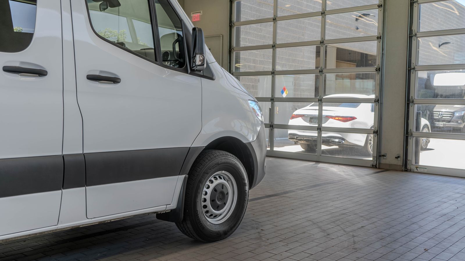 2025 Mercedes-Benz Sprinter 2500 Passenger 170 WB — foto completa 30 de 35