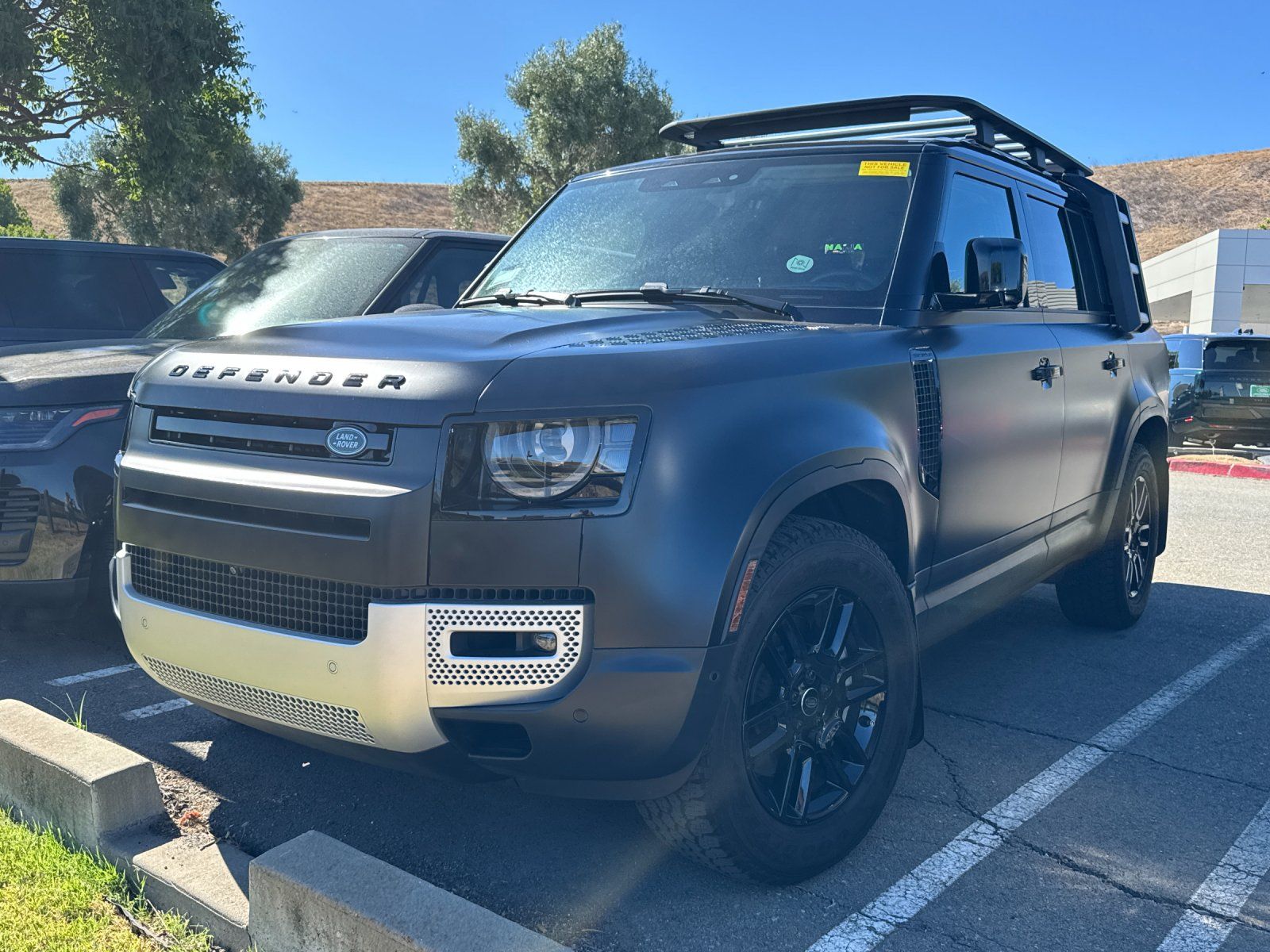2024 Land Rover Defender 130 S — foto completa 2 de 3