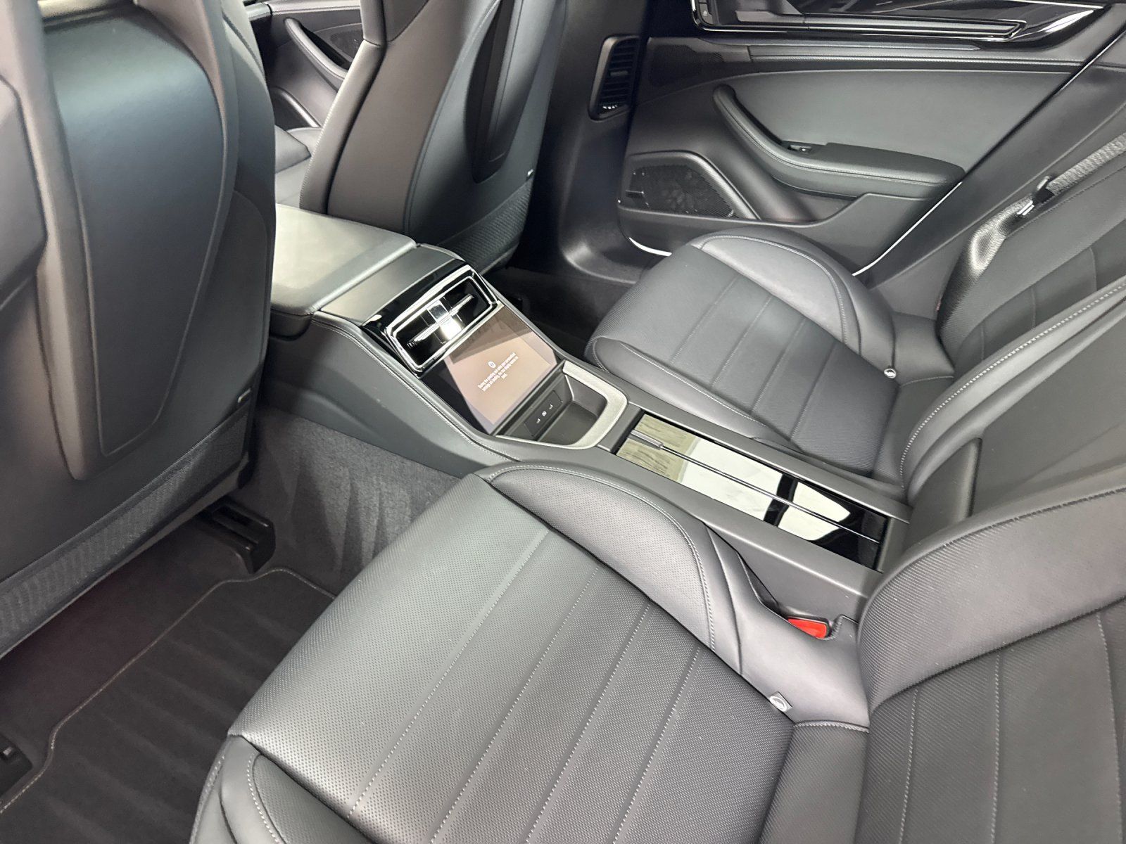 2026 Porsche Panamera E-Hybrid 4 — full photo 14 of 30