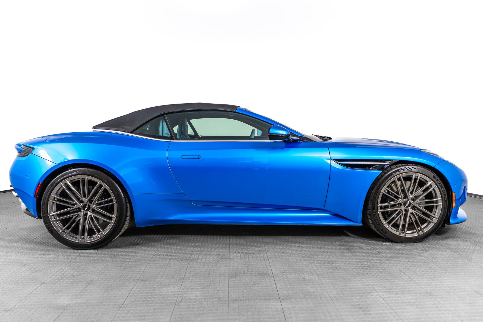 2024 Aston Martin DB12 Volante — foto completa 5 de 55