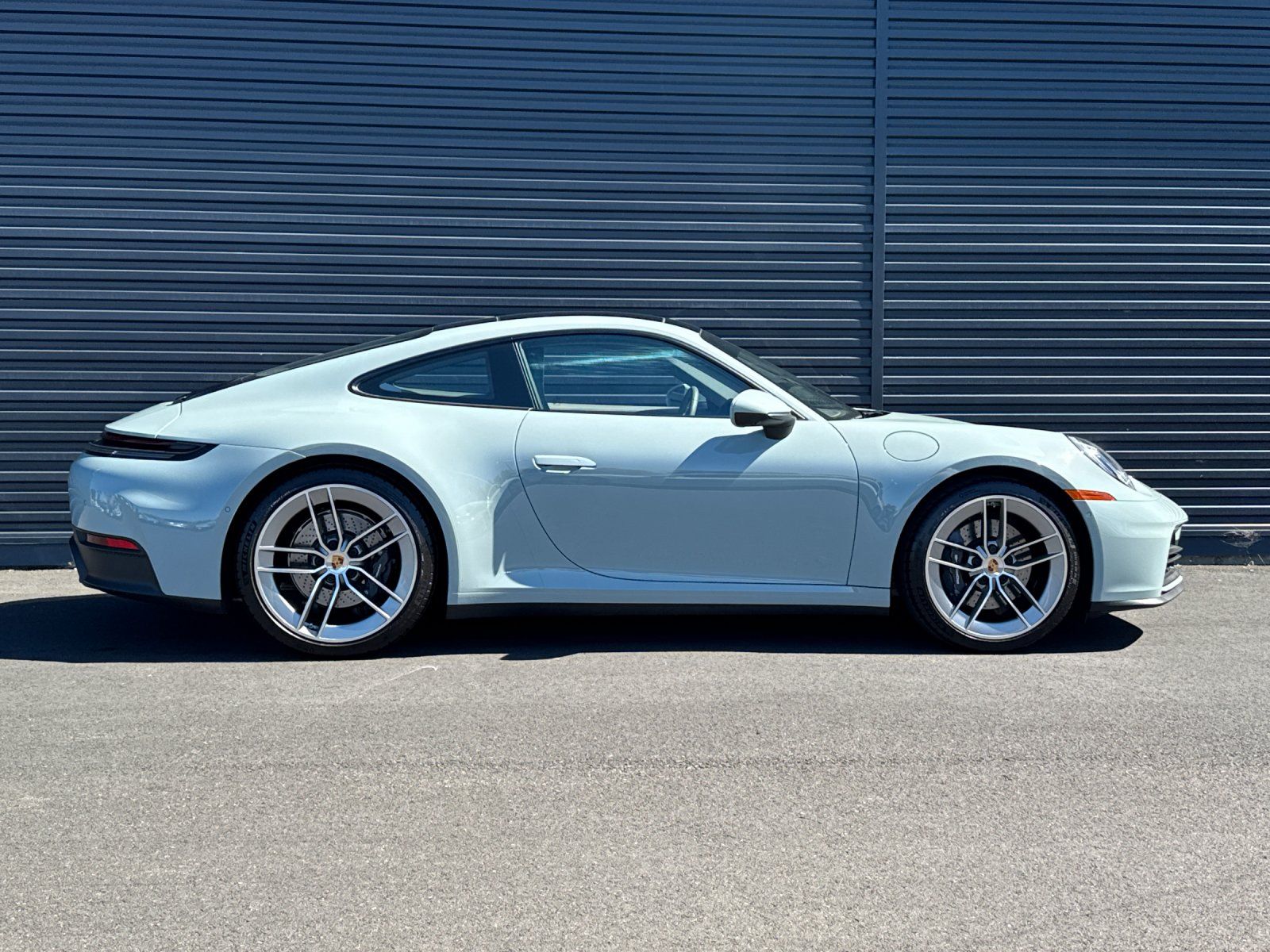 2026 Porsche 911 Carrera — full photo 9 of 28