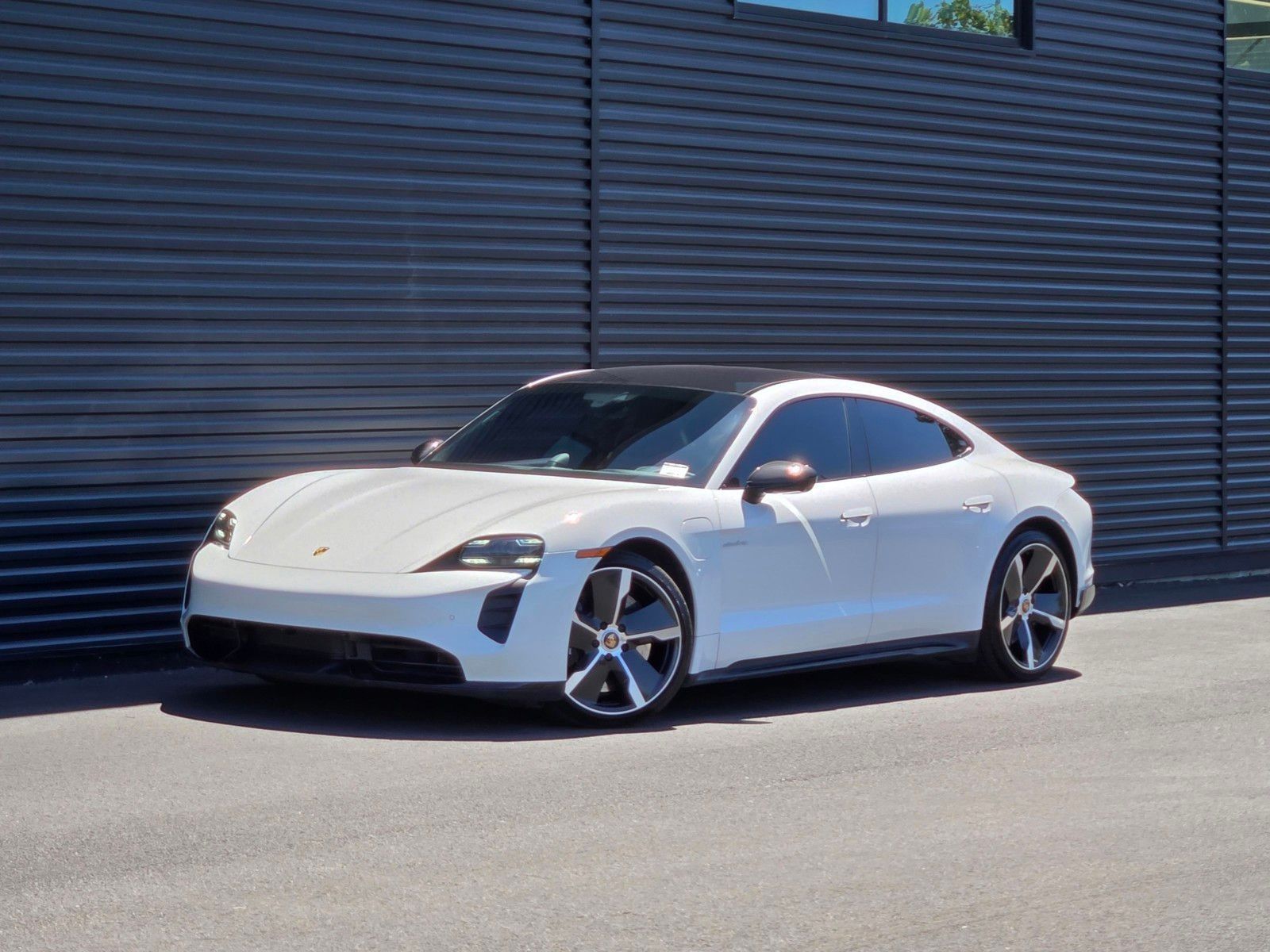 2021 Porsche Taycan Turbo — foto completa 1 de 27