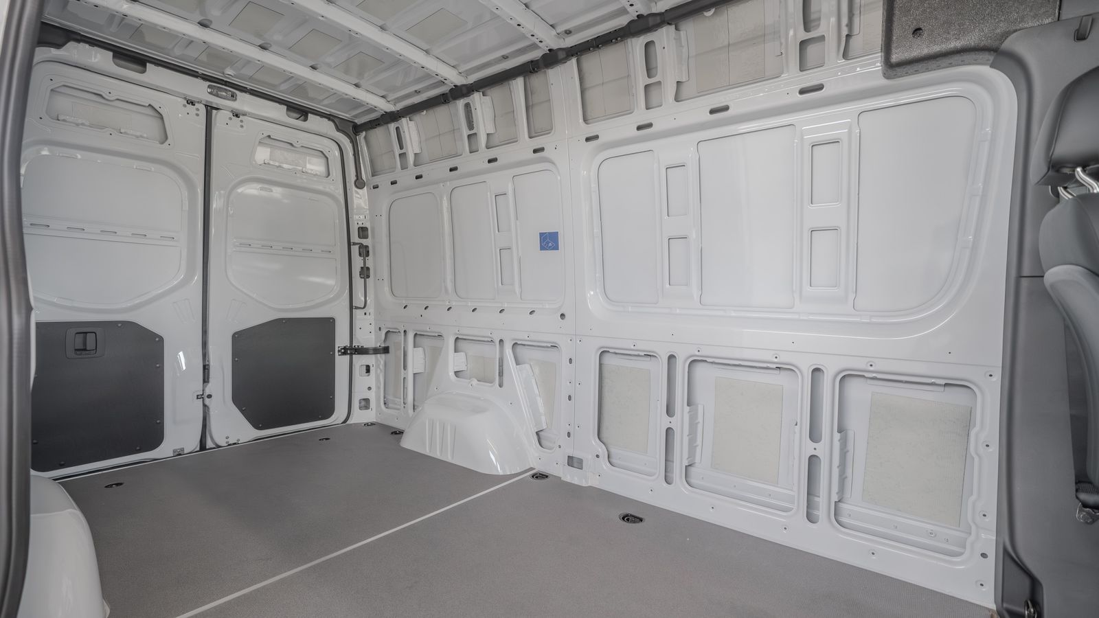 2025 Mercedes-Benz Sprinter 2500 Cargo 144 WB — foto completa 28 de 35