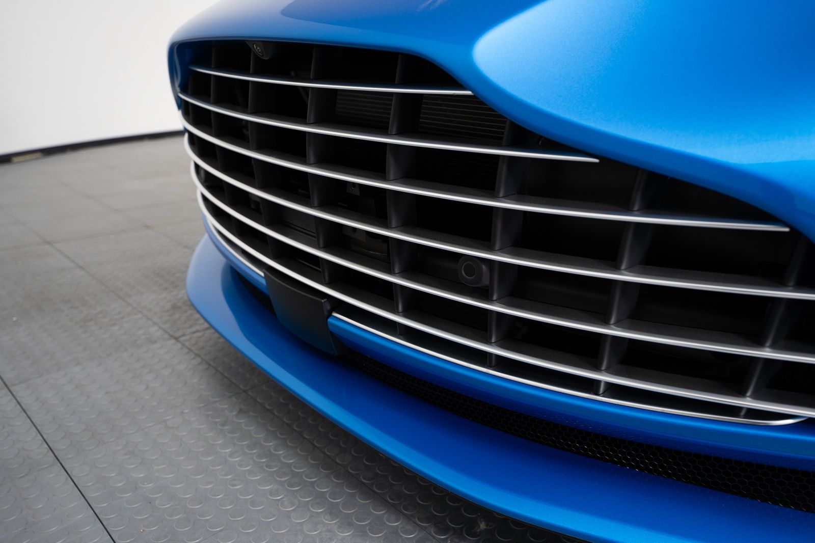 2024 Aston Martin DB12 Volante — foto completa 46 de 55