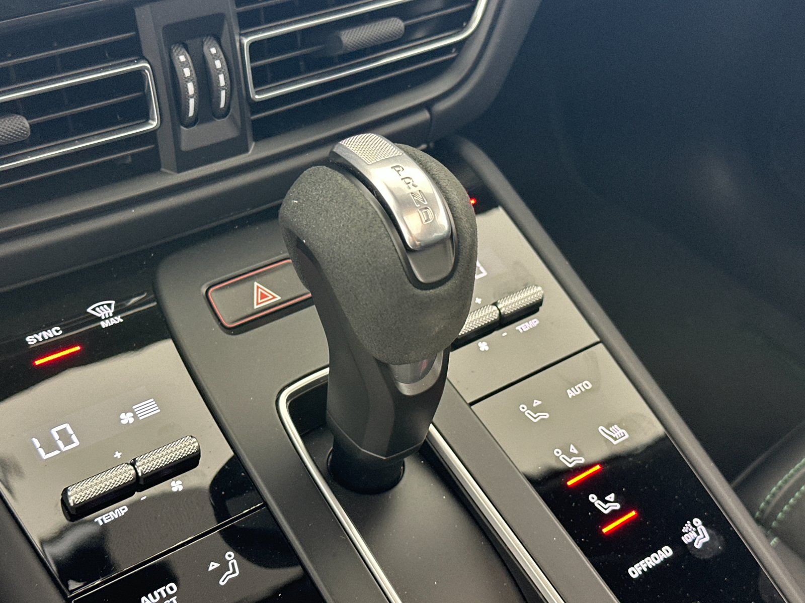 2026 Porsche Macan GTS — full photo 21 of 27