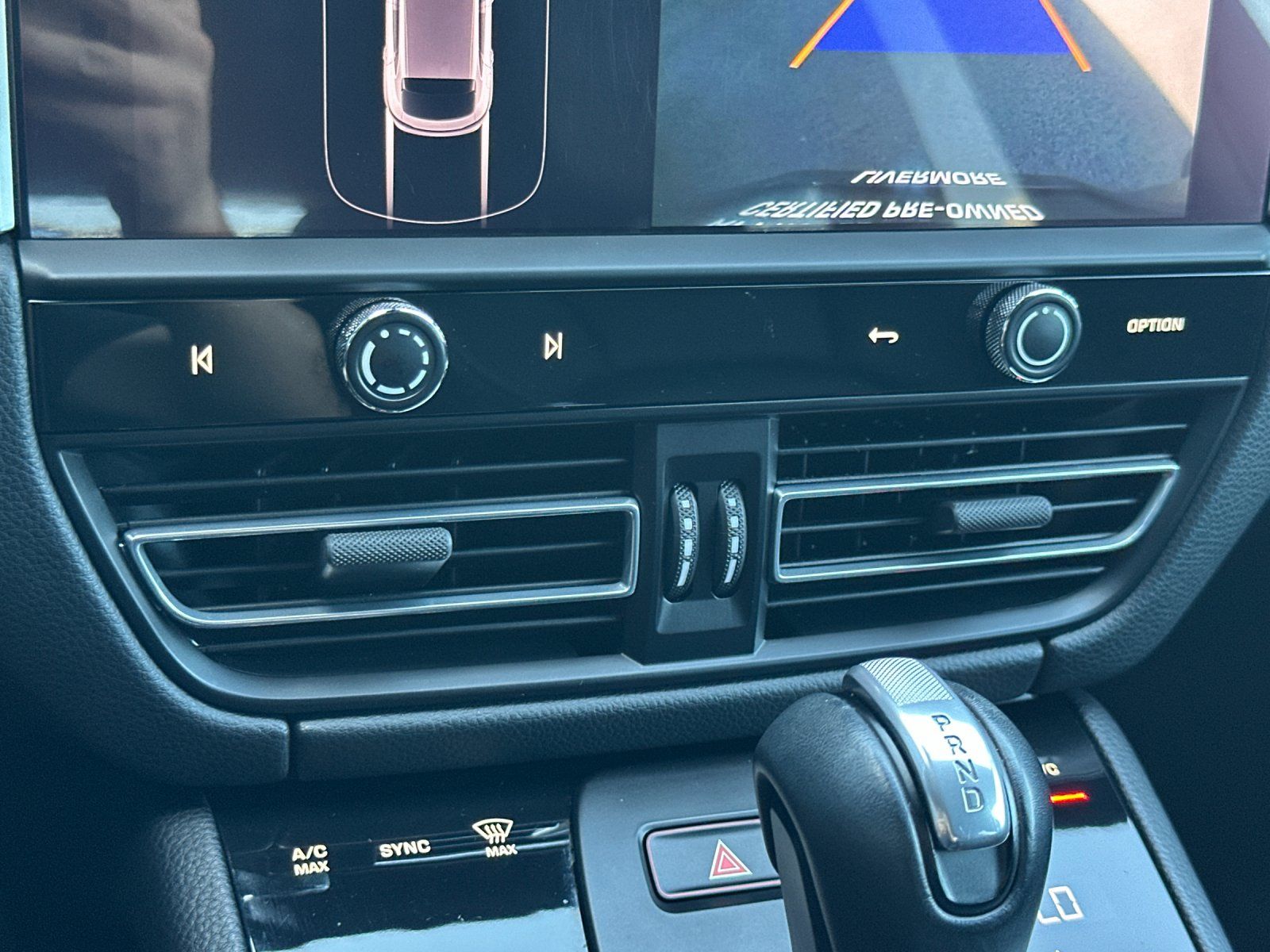 2024 Porsche Macan S — full photo 20 of 27