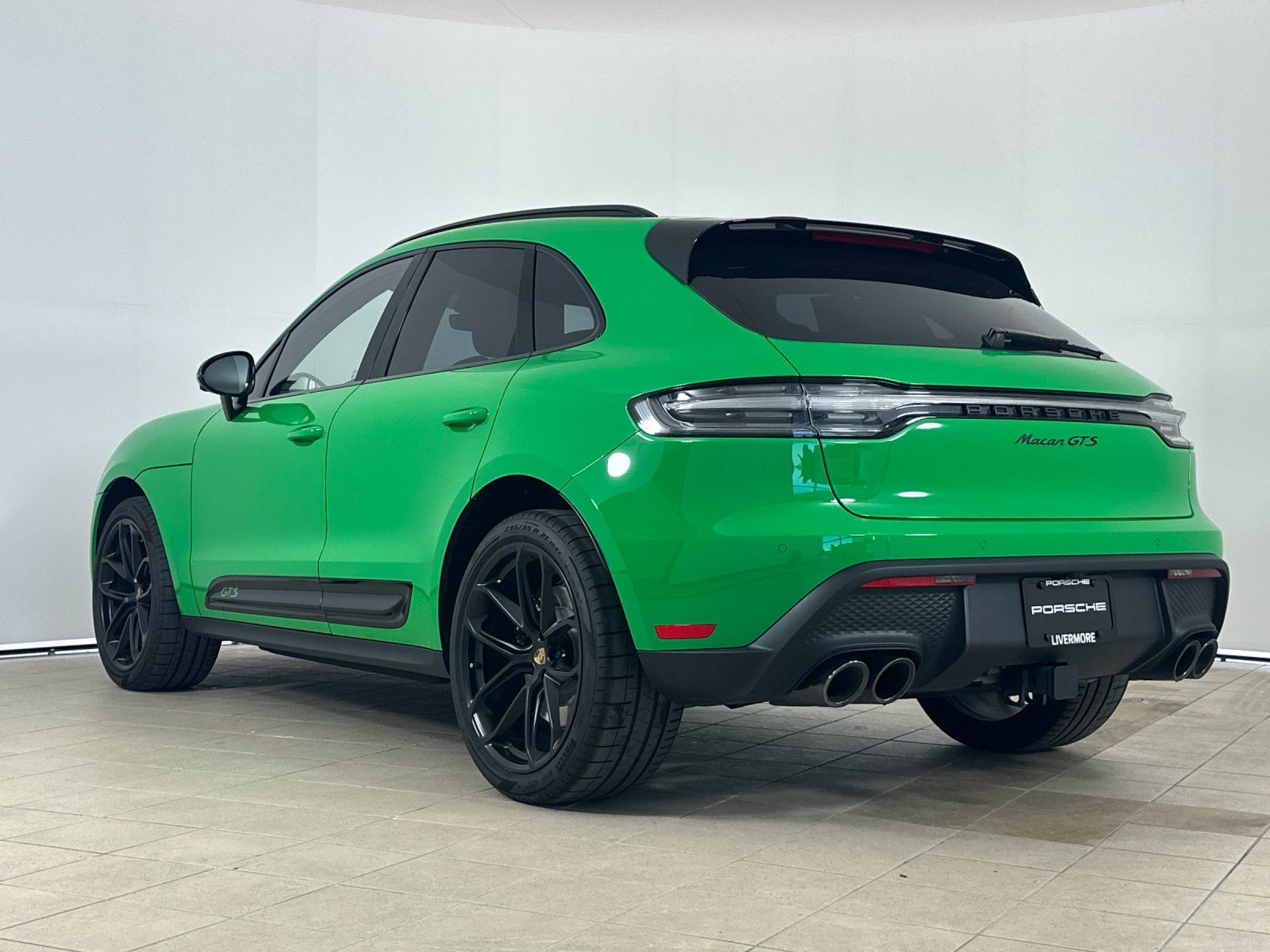 2026 Porsche Macan GTS — full photo 3 of 27