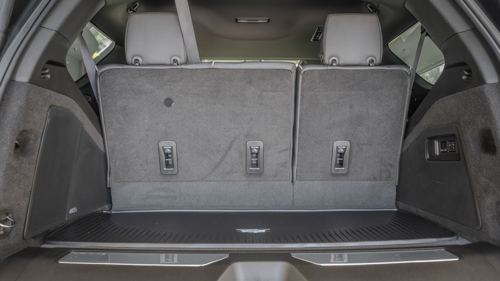 2023 Cadillac Escalade Premium Luxury — full photo 34 of 35