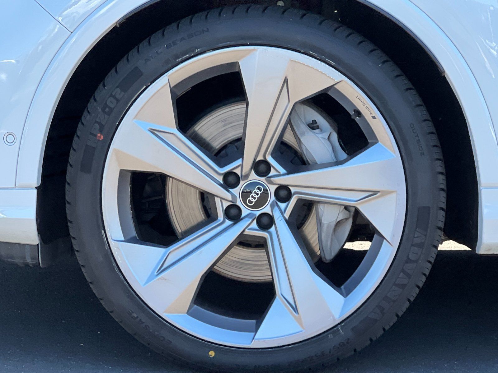 2021 Audi Q7 55 Prestige — full photo 28 of 30