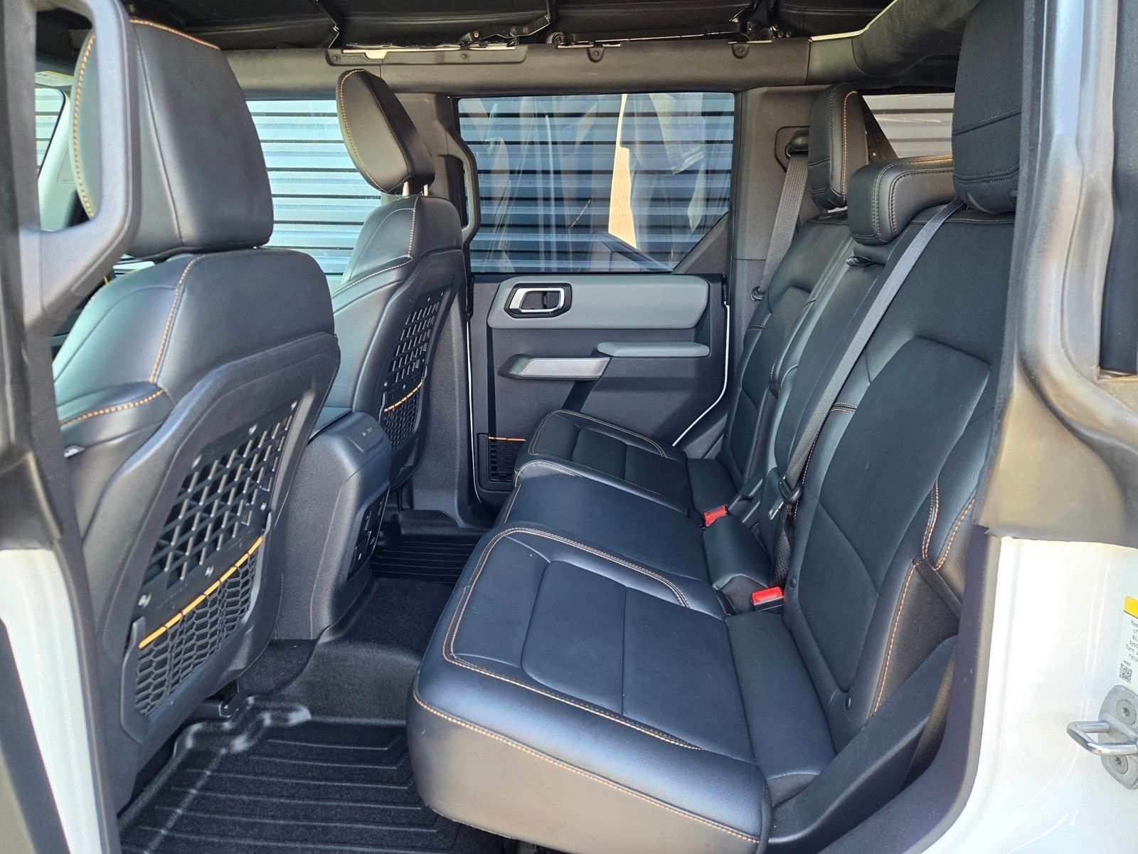 2023 Ford Bronco Badlands — foto completa 10 de 45