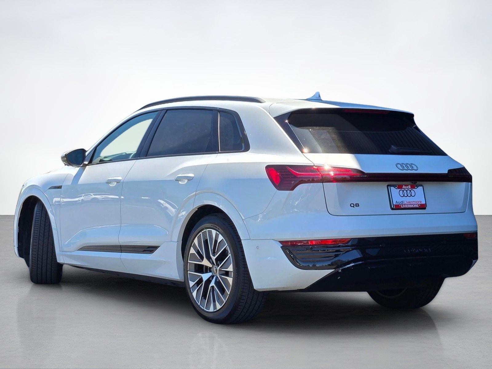 2024 Audi Q8 e-tron Prestige — foto completa 4 de 45