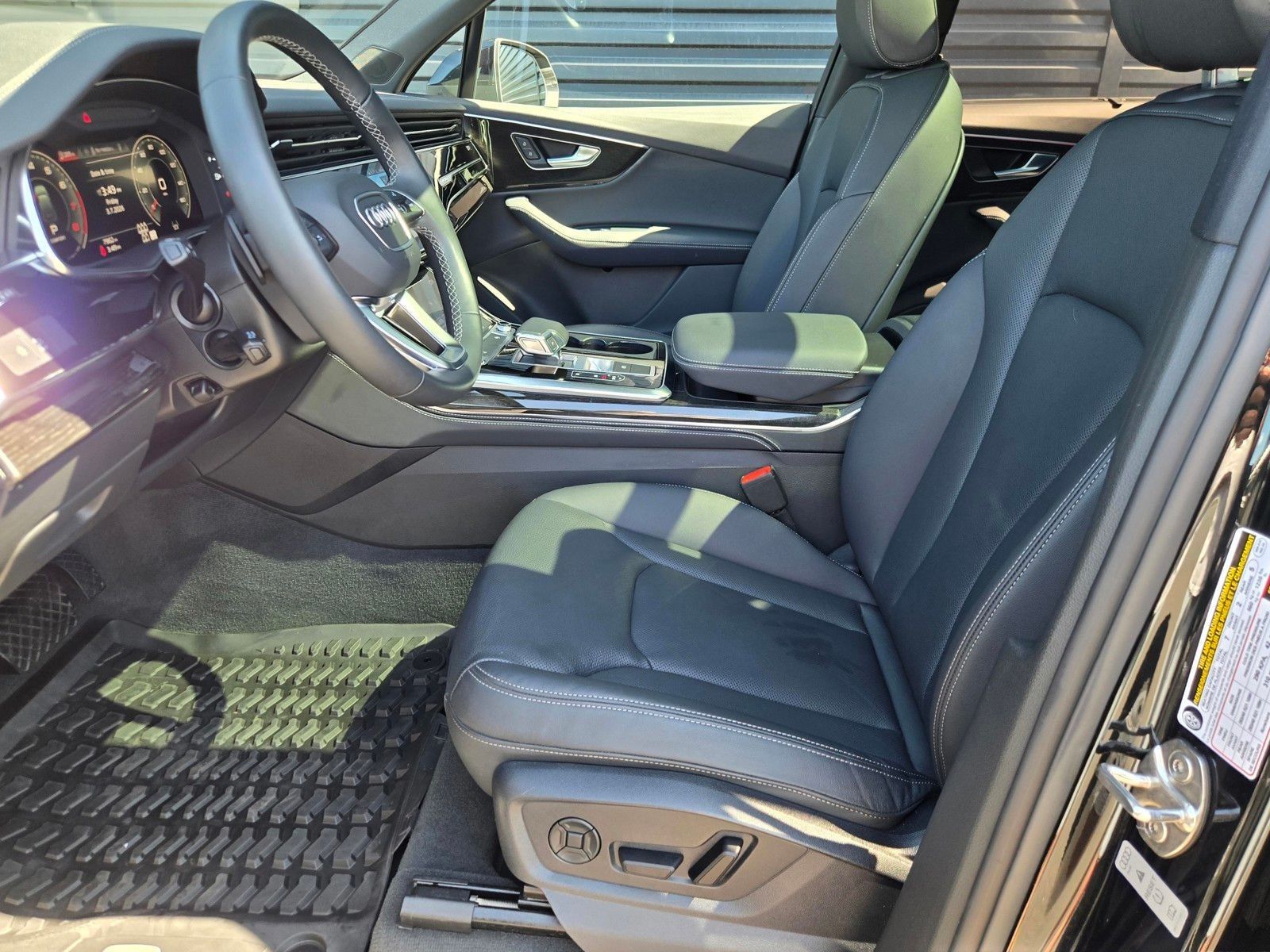 2025 Audi Q7 55 Premium Plus — foto completa 25 de 45