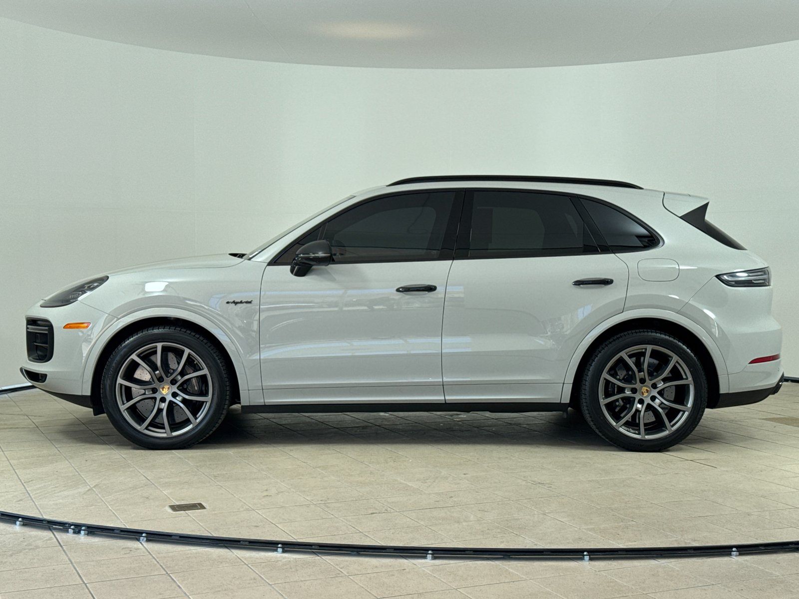 2023 Porsche Cayenne E-Hybrid Turbo S — full photo 3 of 30