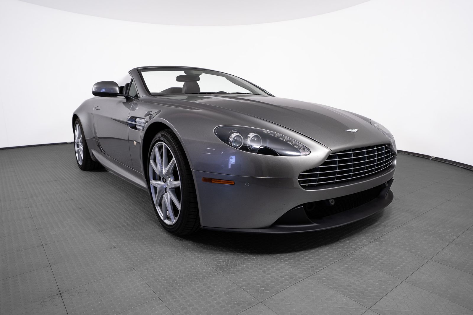 2012 Aston Martin V8 Vantage — full photo 7 of 50