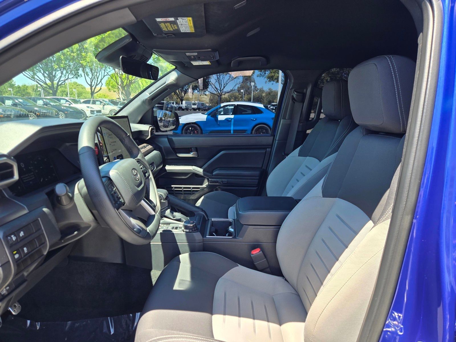 2025 Toyota Tacoma TRD Sport — foto completa 26 de 28