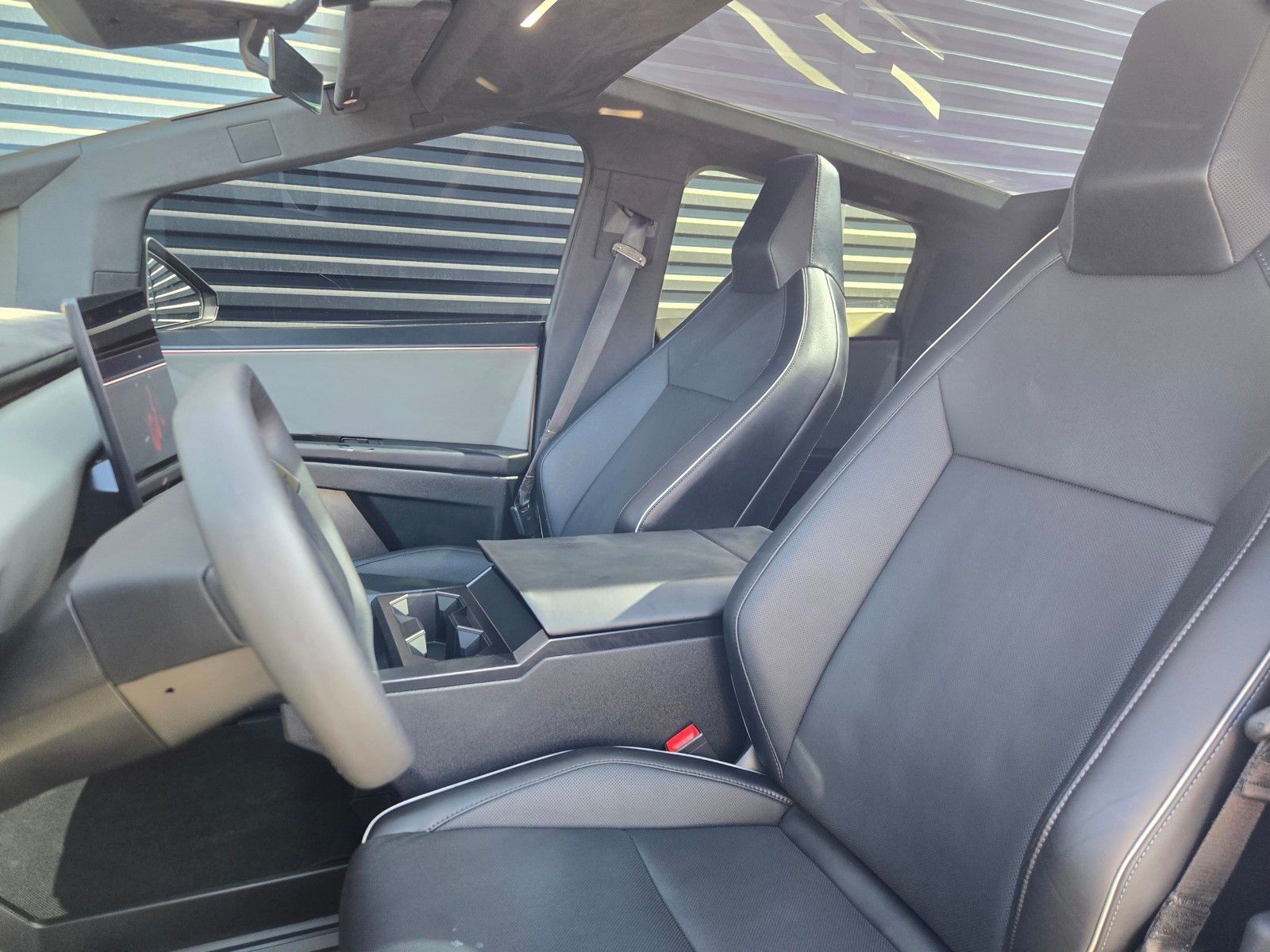 2024 Tesla Cybertruck Cyberbeast — foto completa 18 de 45