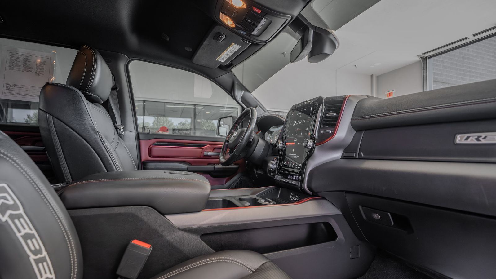 2020 Ram 1500 Rebel — foto completa 17 de 34