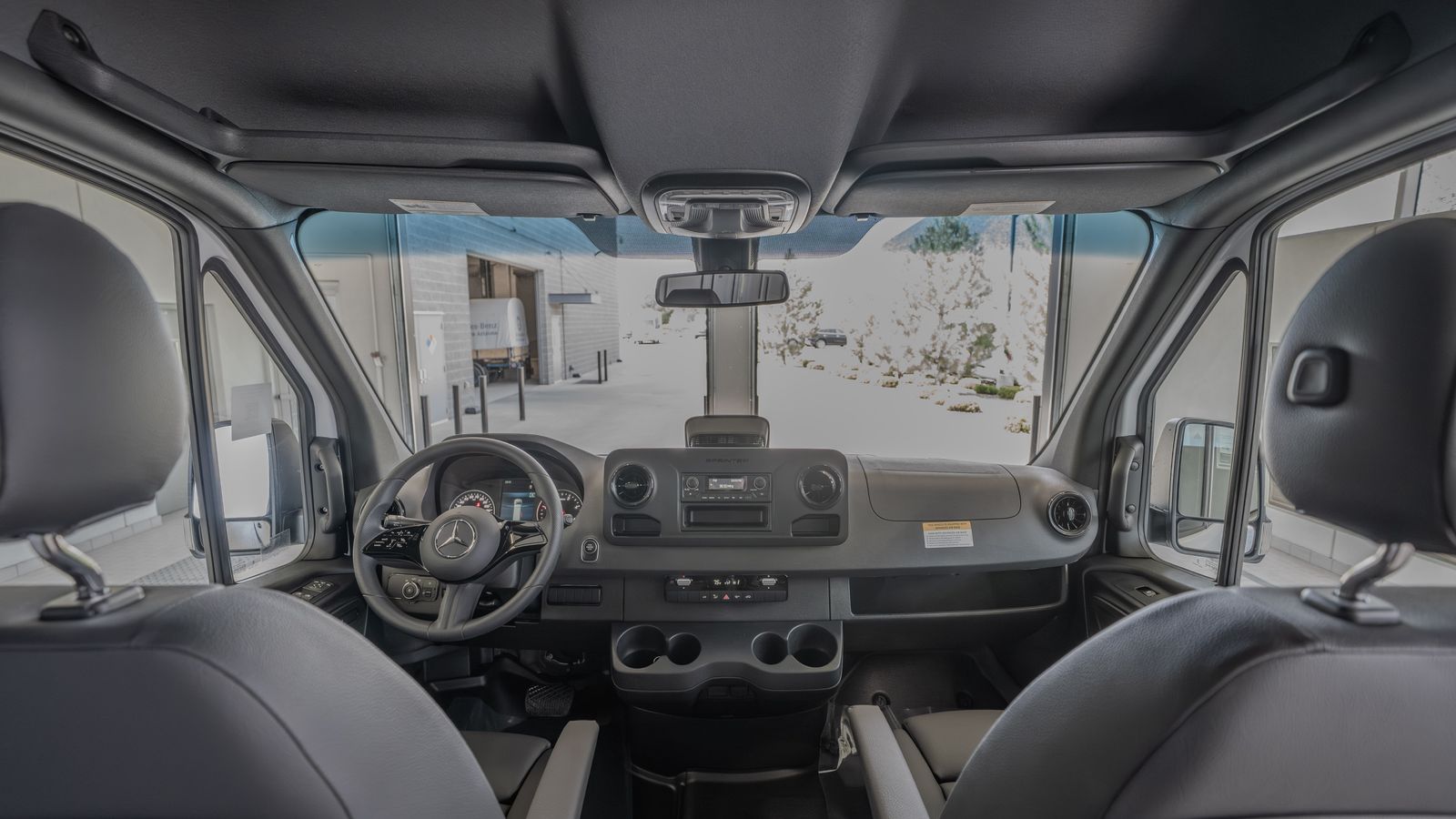 2025 Mercedes-Benz Sprinter 2500 Cargo 144 WB — full photo 27 of 35