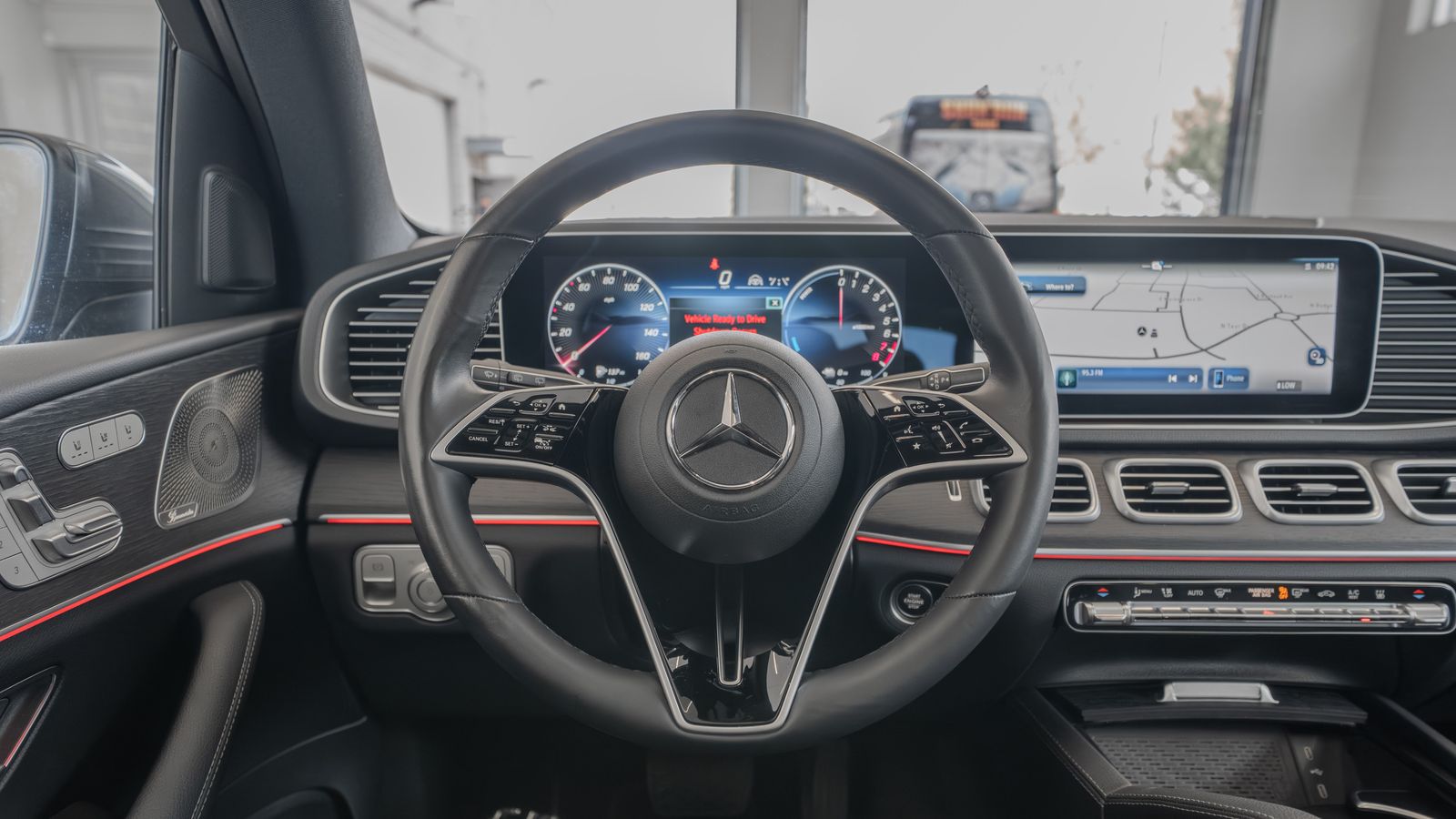 2025 Mercedes-Benz GLE GLE 450e — full photo 9 of 35