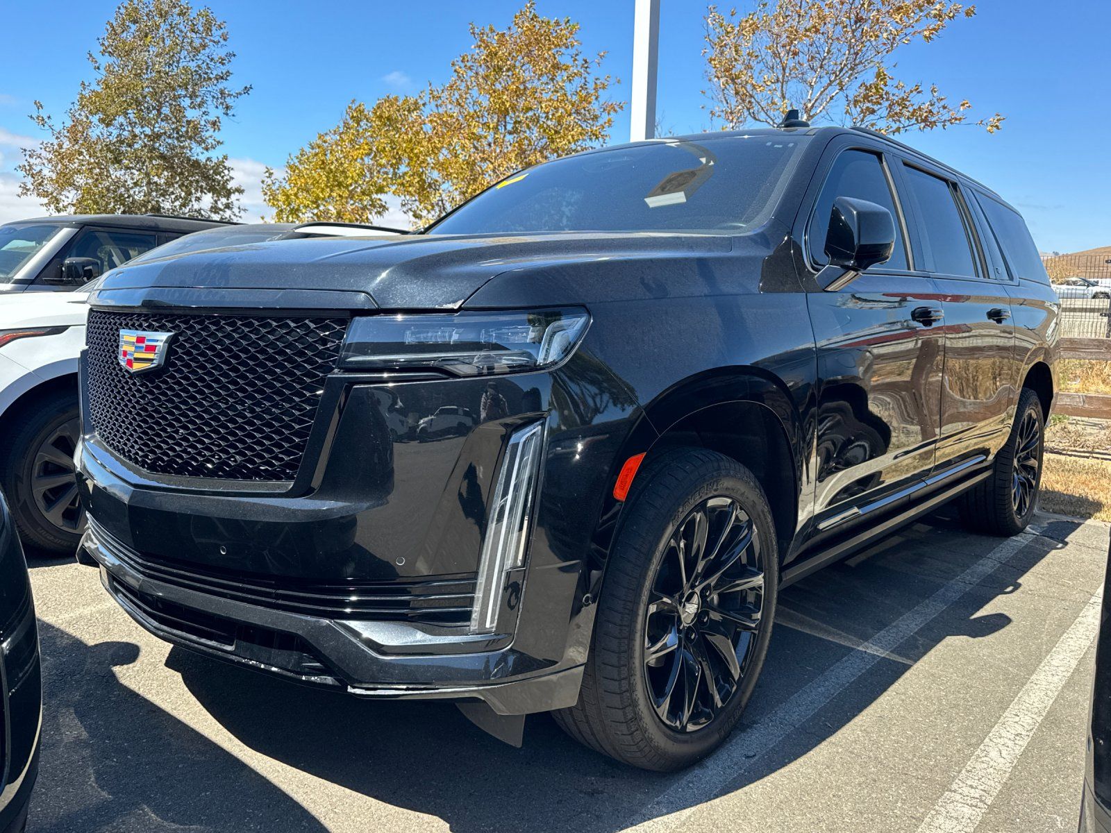 2023 Cadillac Escalade ESV Sport — full photo 2 of 3
