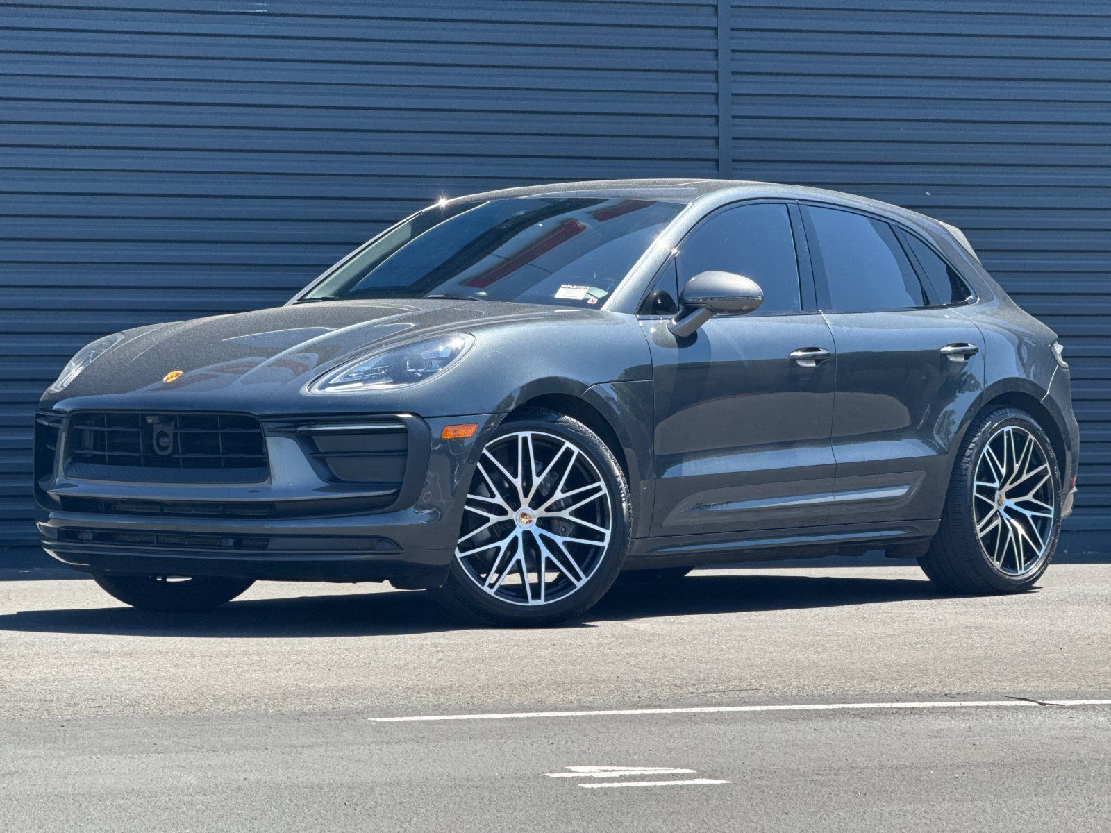 2023 Porsche Macan T — full photo 1 of 28