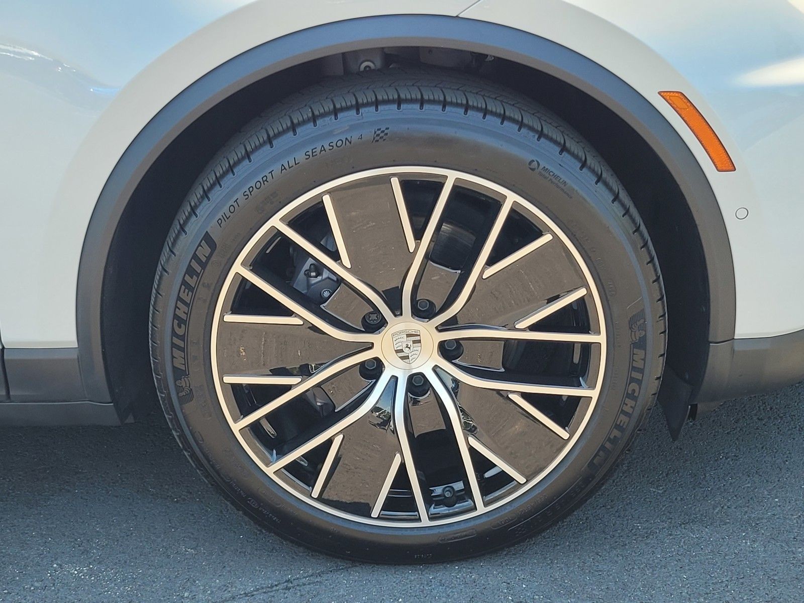 2025 Porsche Macan Electric Base — foto completa 11 de 28