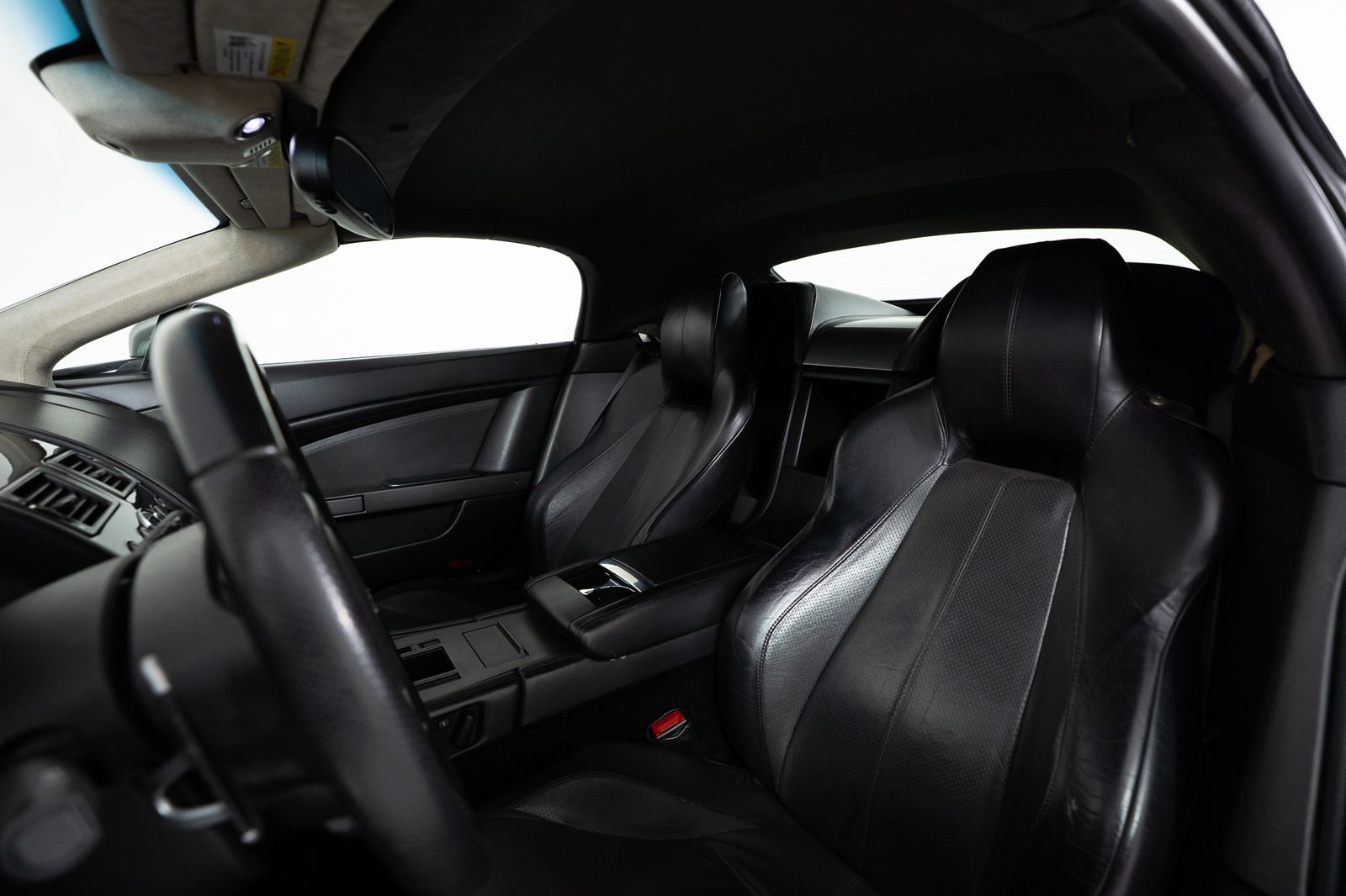 2012 Aston Martin V8 Vantage — full photo 41 of 50