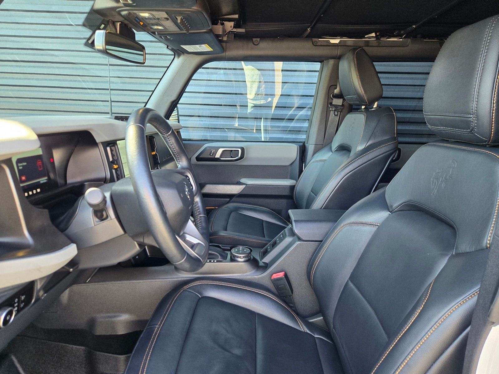 2023 Ford Bronco Badlands — foto completa 26 de 45