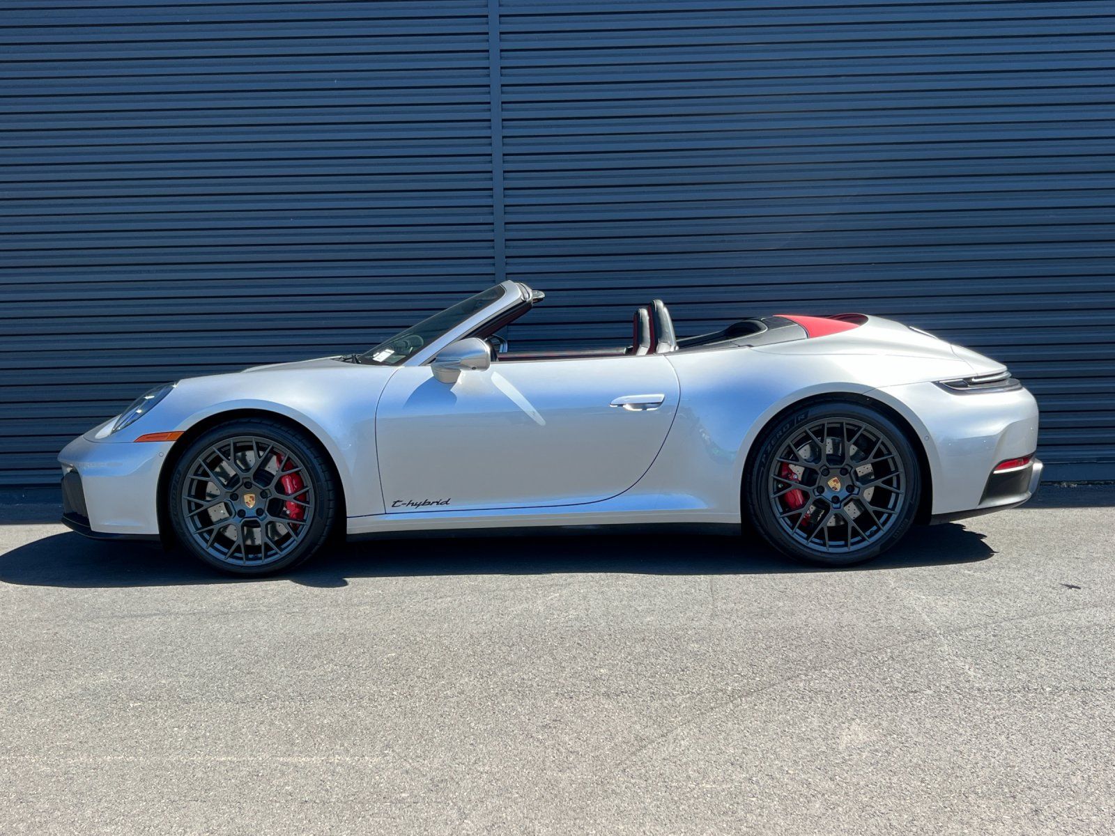 2025 Porsche 911 Carrera 4 GTS — foto completa 3 de 30