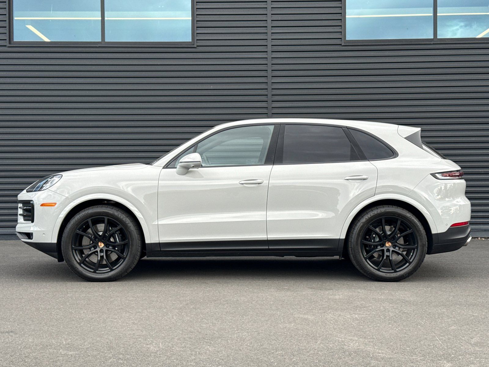 2026 Porsche Cayenne S — full photo 2 of 29