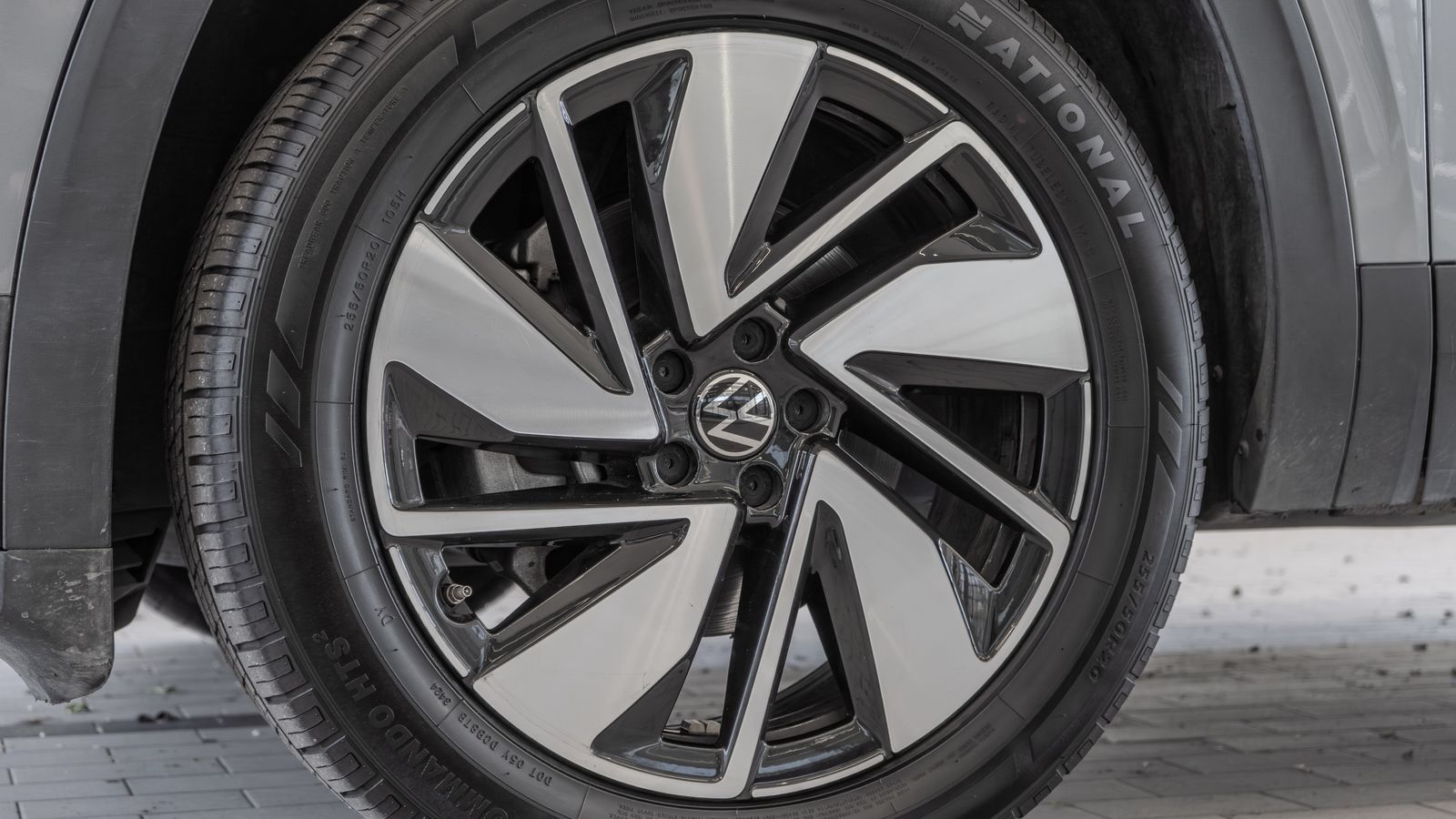 2024 Volkswagen Atlas 2.0T SE w/Technology — full photo 31 of 35