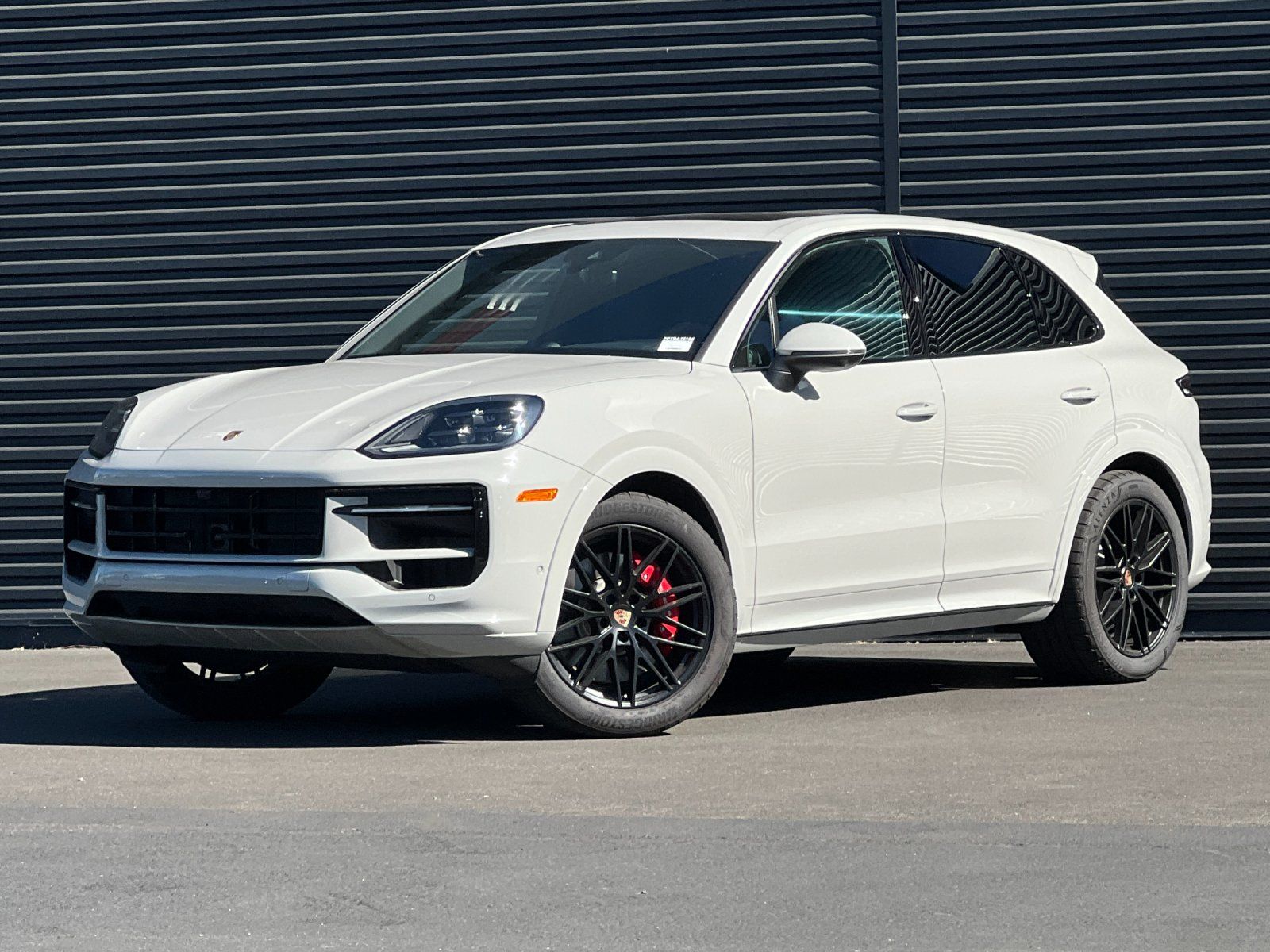 2026 Porsche Cayenne S — full photo 1 of 29