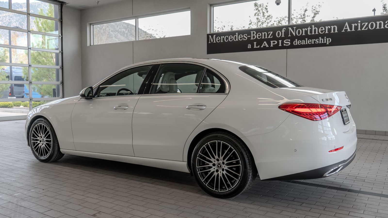 2025 Mercedes-Benz C-Class C 300 — foto completa 13 de 35
