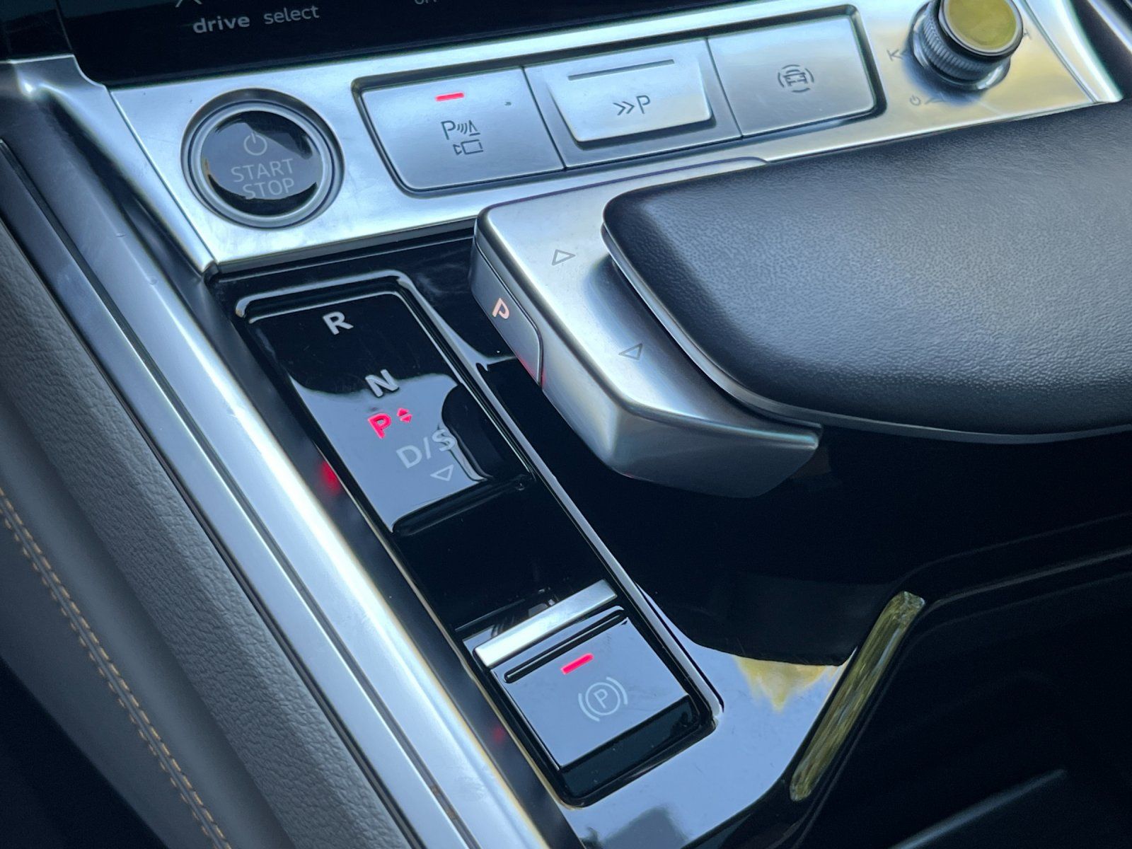 2024 Audi Q8 Sportback e-tron Prestige — full photo 21 of 28