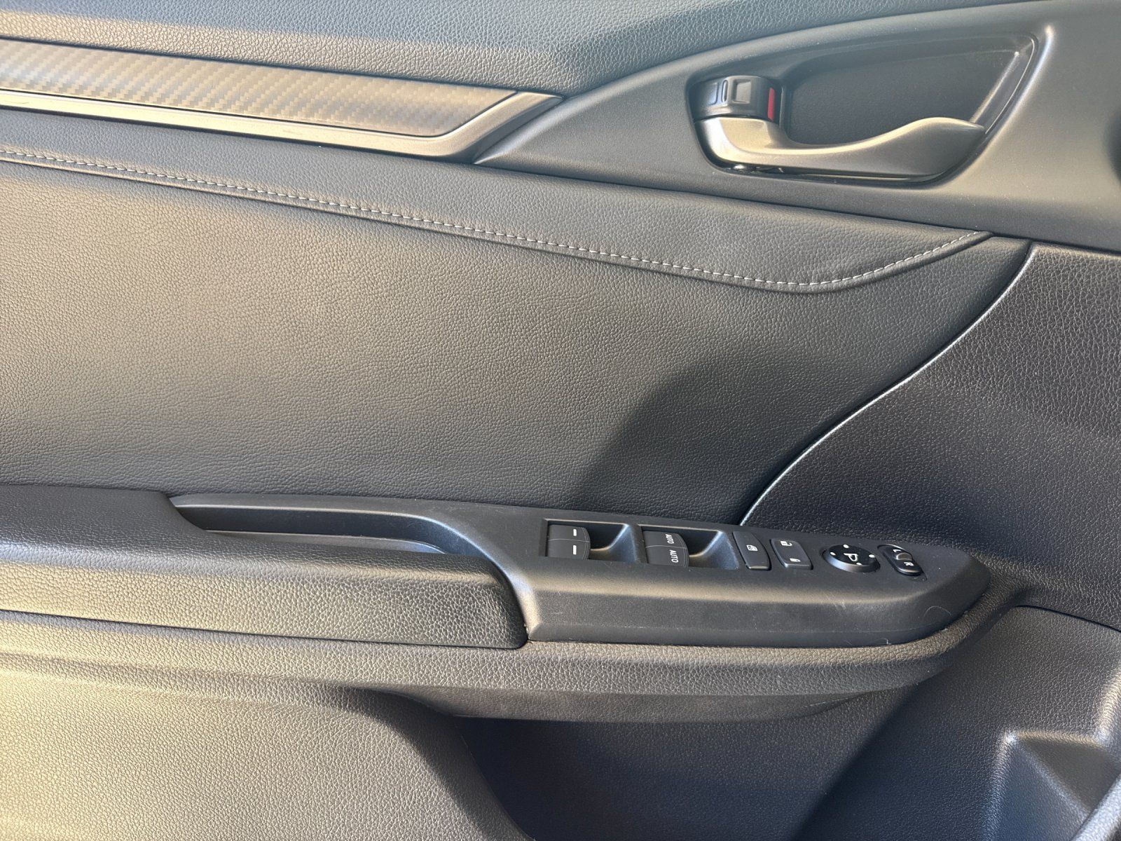 2019 Honda Civic Sport Touring — full photo 11 of 28
