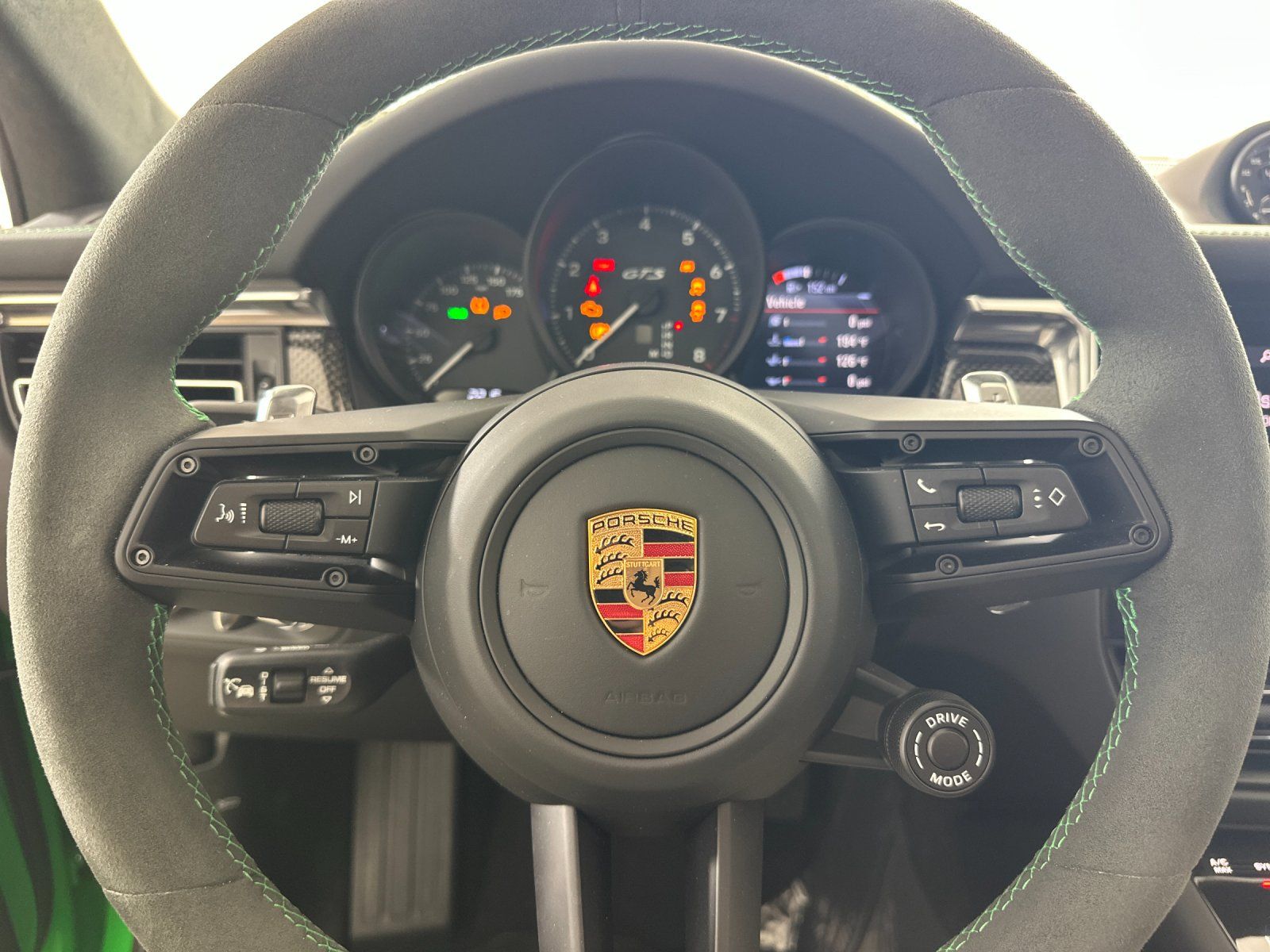 2026 Porsche Macan GTS — full photo 22 of 27