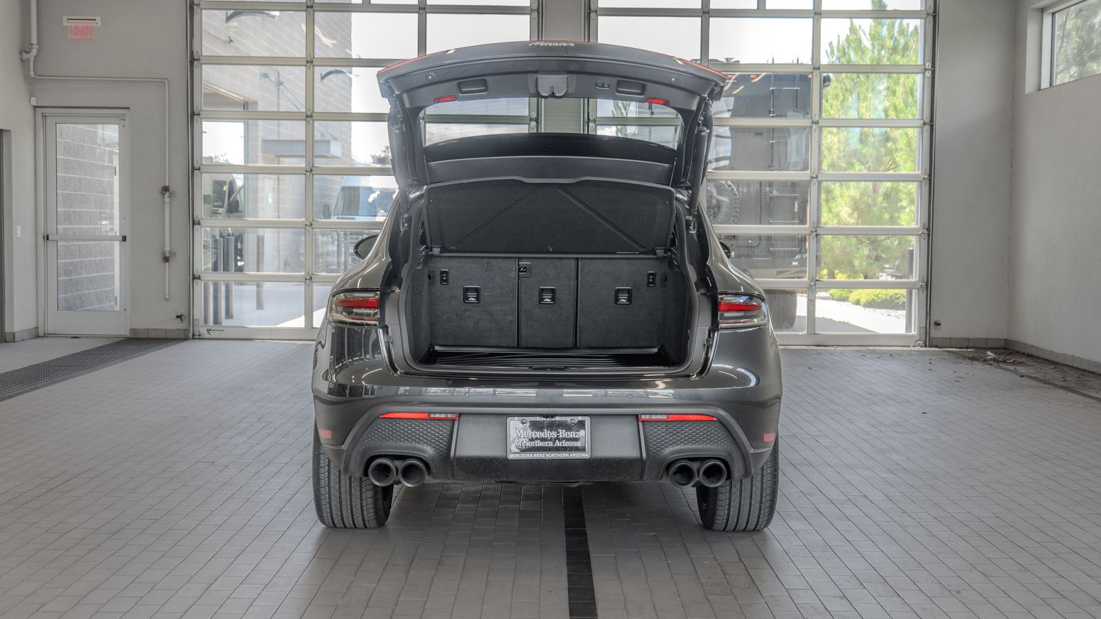 2023 Porsche Macan Base — full photo 16 of 35