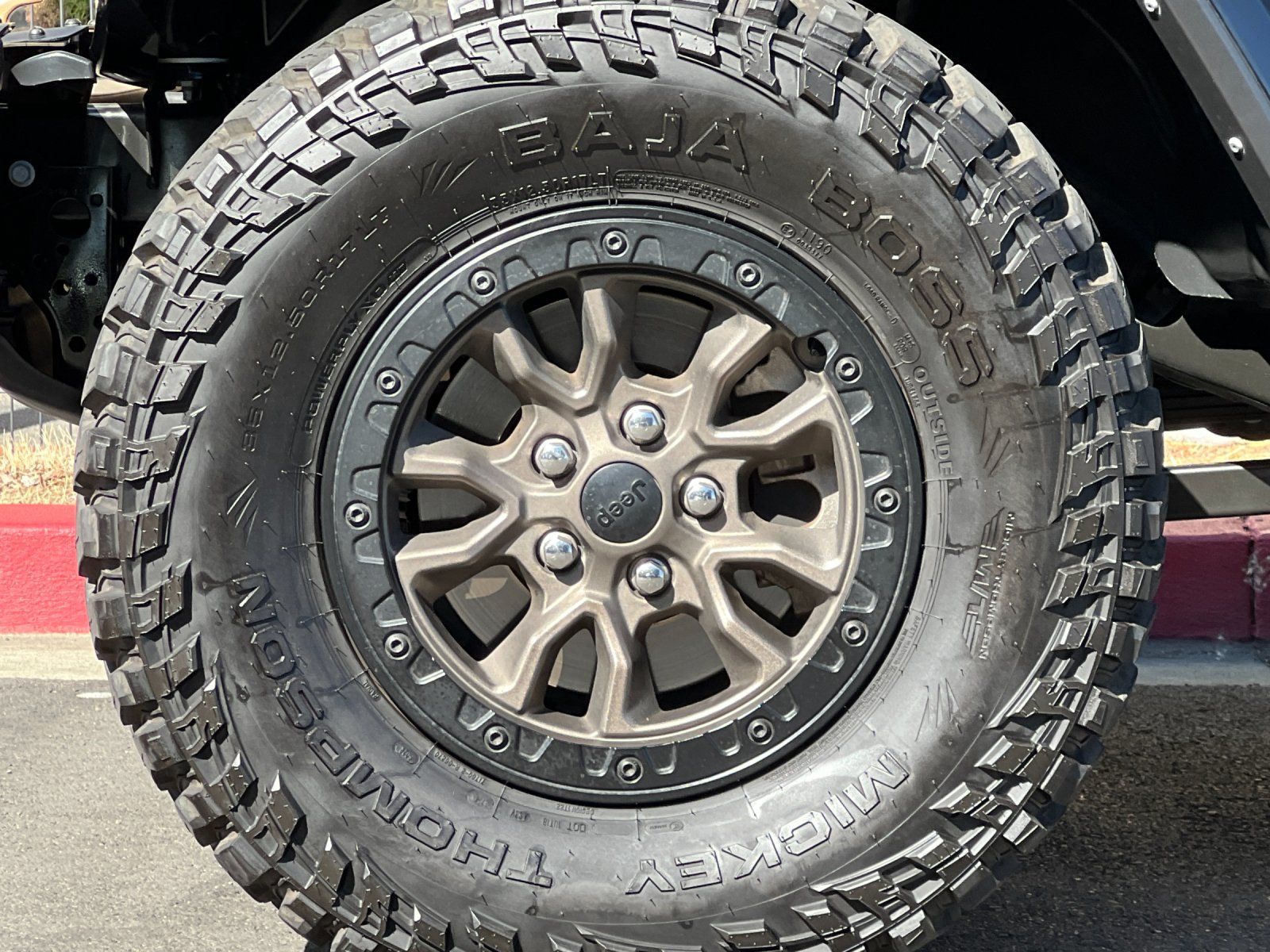 2023 Jeep Wrangler Rubicon 392 — foto completa 25 de 28