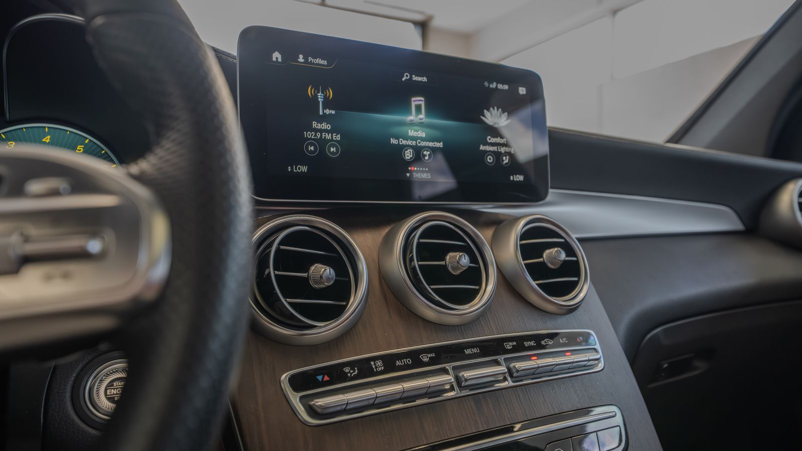 2023 Mercedes-Benz GLC GLC 300 Coupe — full photo 33 of 35