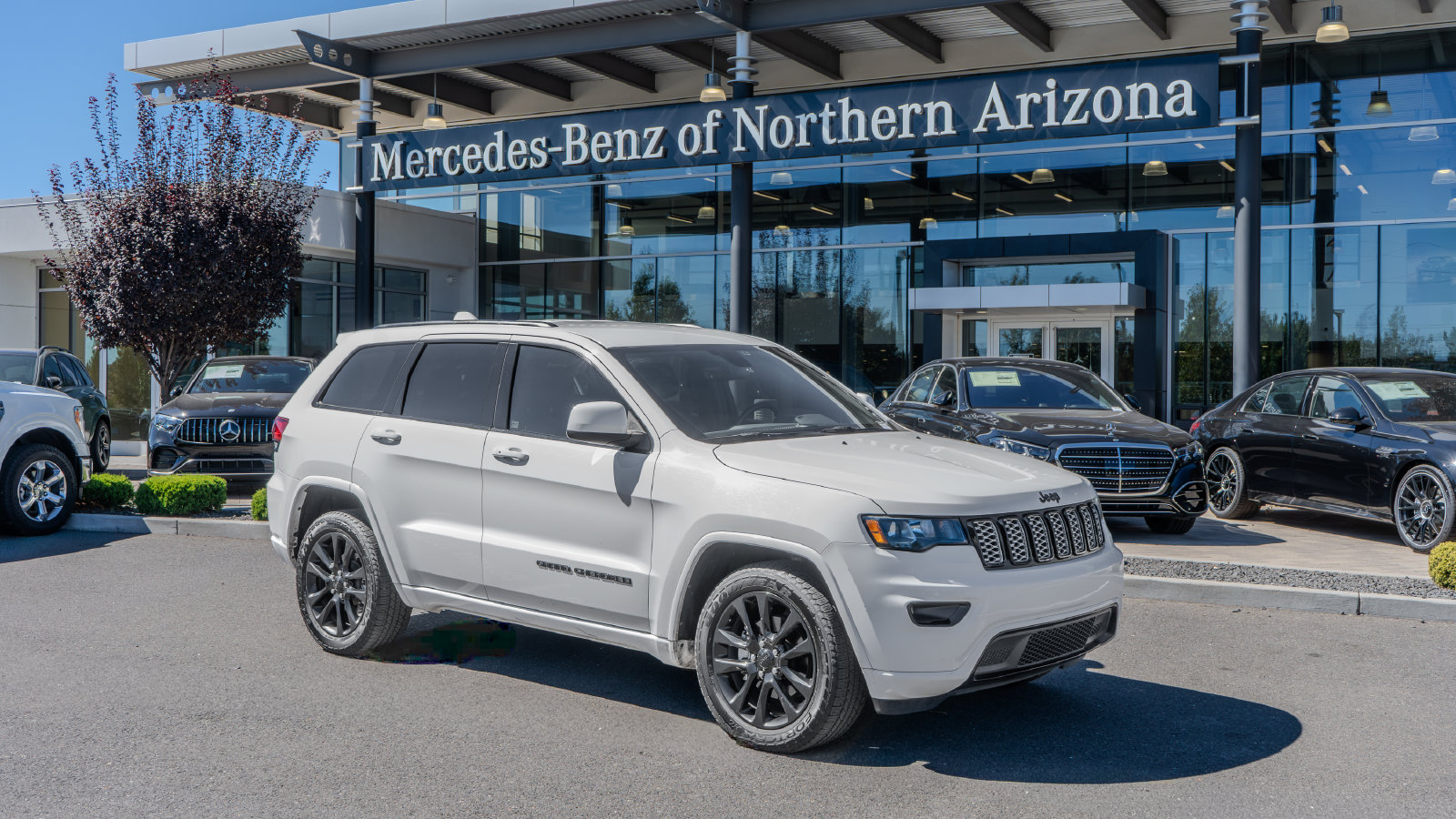 2017 Jeep Grand Cherokee Altitude — foto 1 de 34
