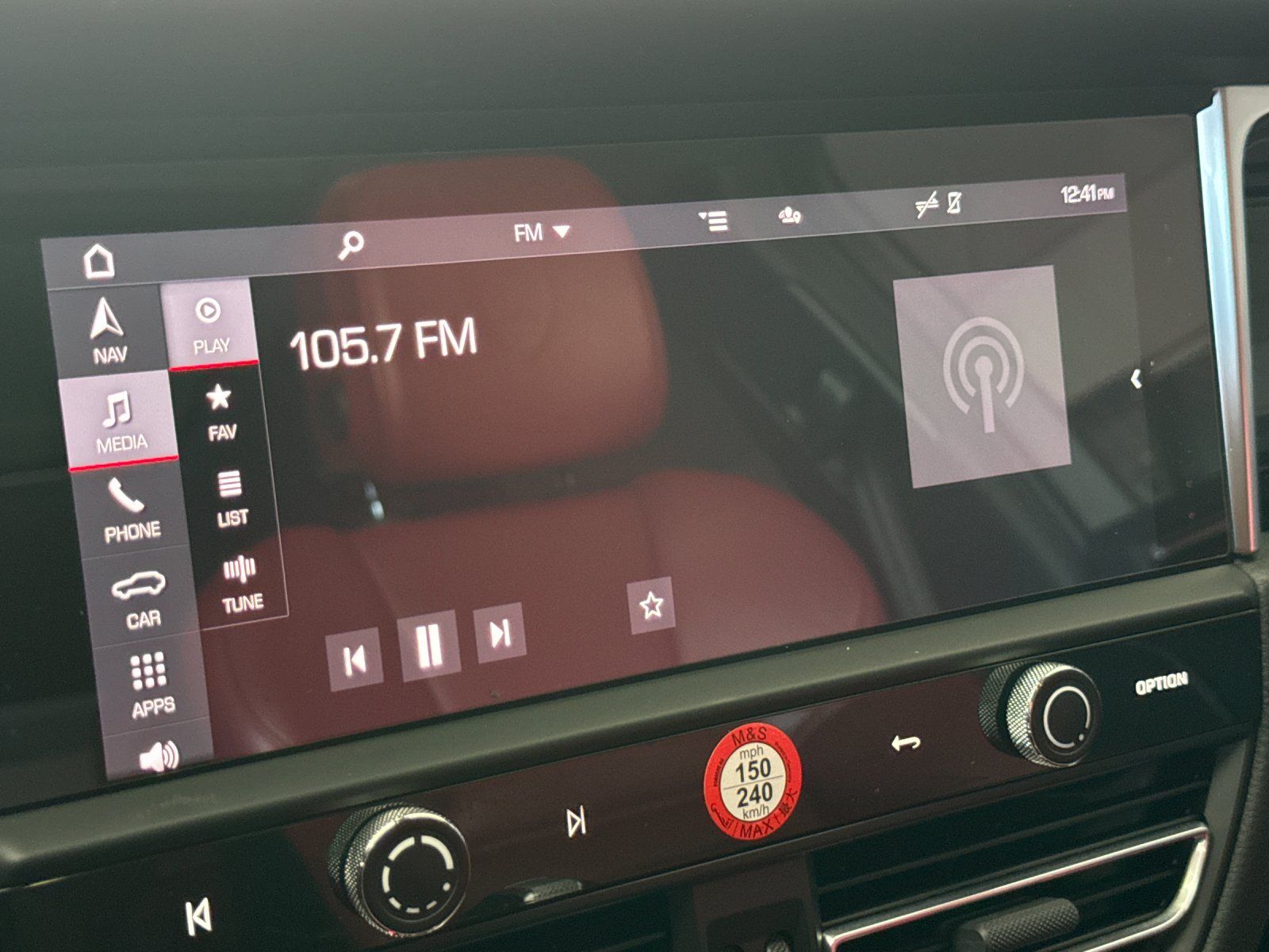 2023 Porsche Macan T — full photo 18 of 28