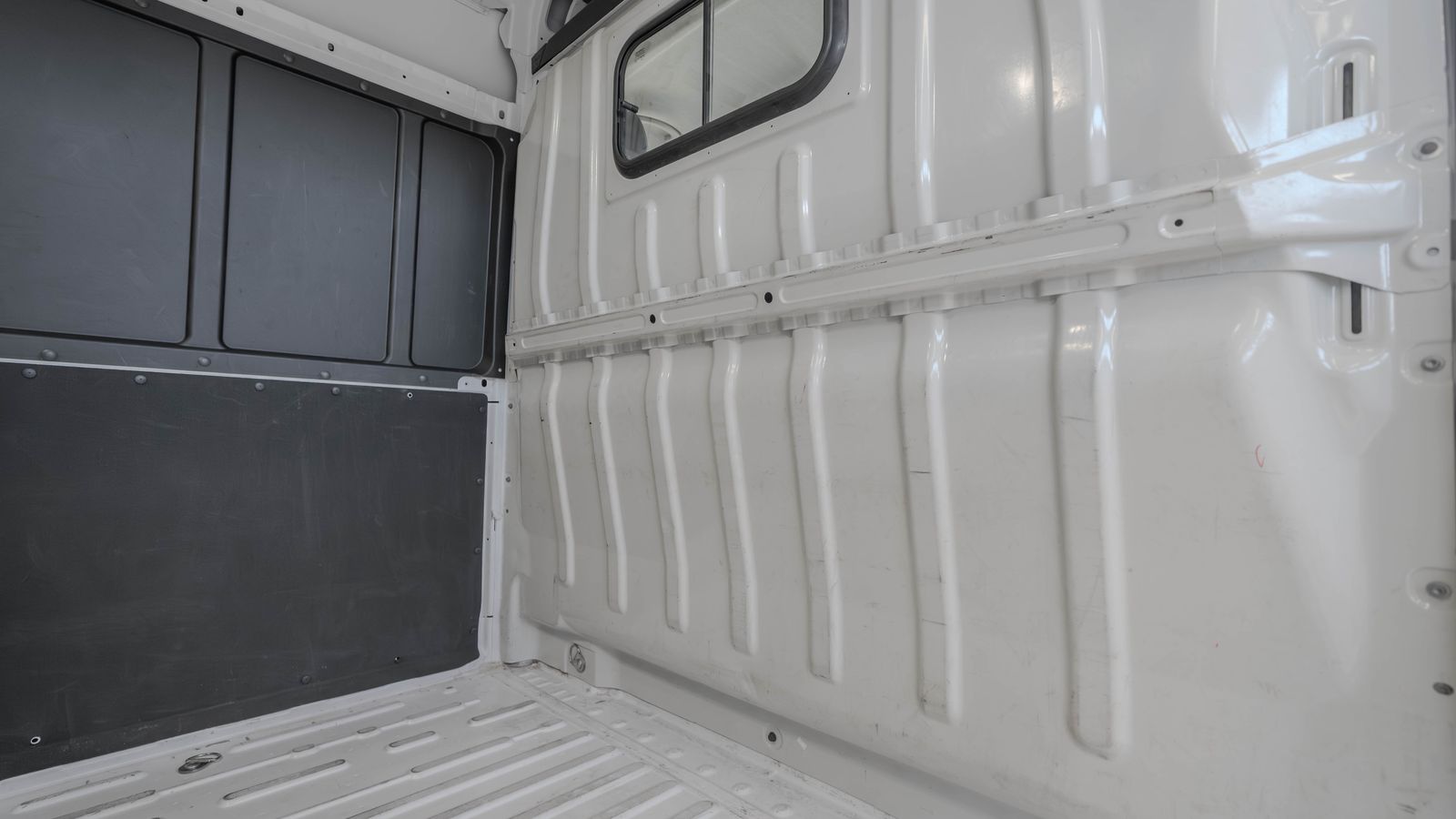 2025 Ram ProMaster 2500 High Roof — foto completa 27 de 34