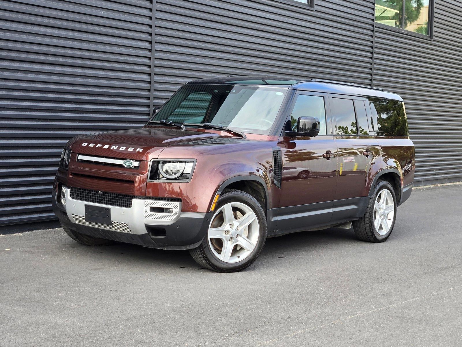 2023 Land Rover Defender 130 SE — foto completa 1 de 45