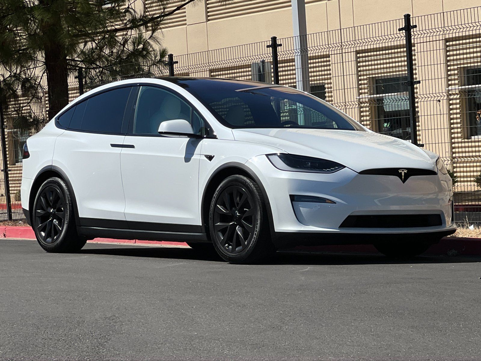 2023 Tesla Model X — foto completa 8 de 28