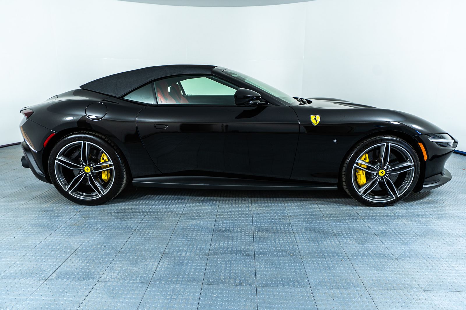 2025 Ferrari Roma Spider — full photo 39 of 41
