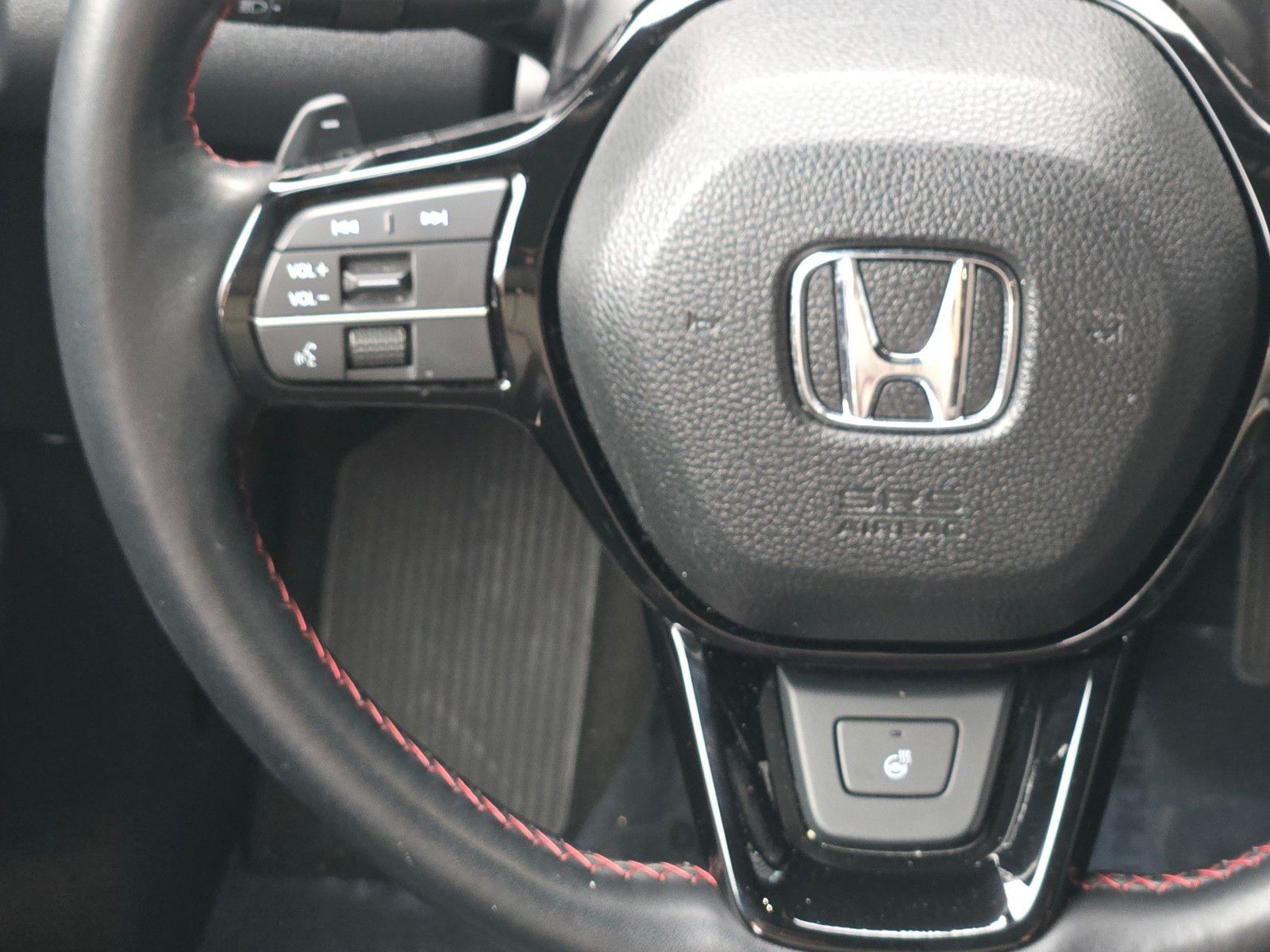 2025 Honda Pilot Black Edition — full photo 16 of 28