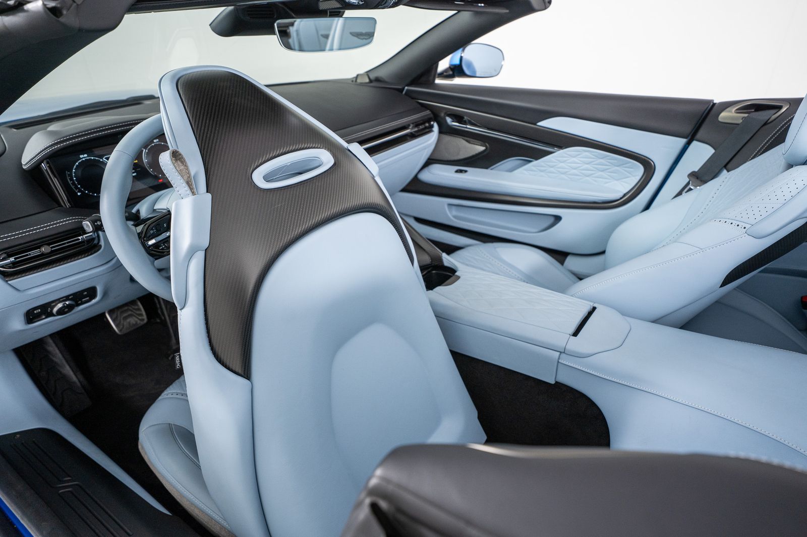 2024 Aston Martin DB12 Volante — foto completa 20 de 55
