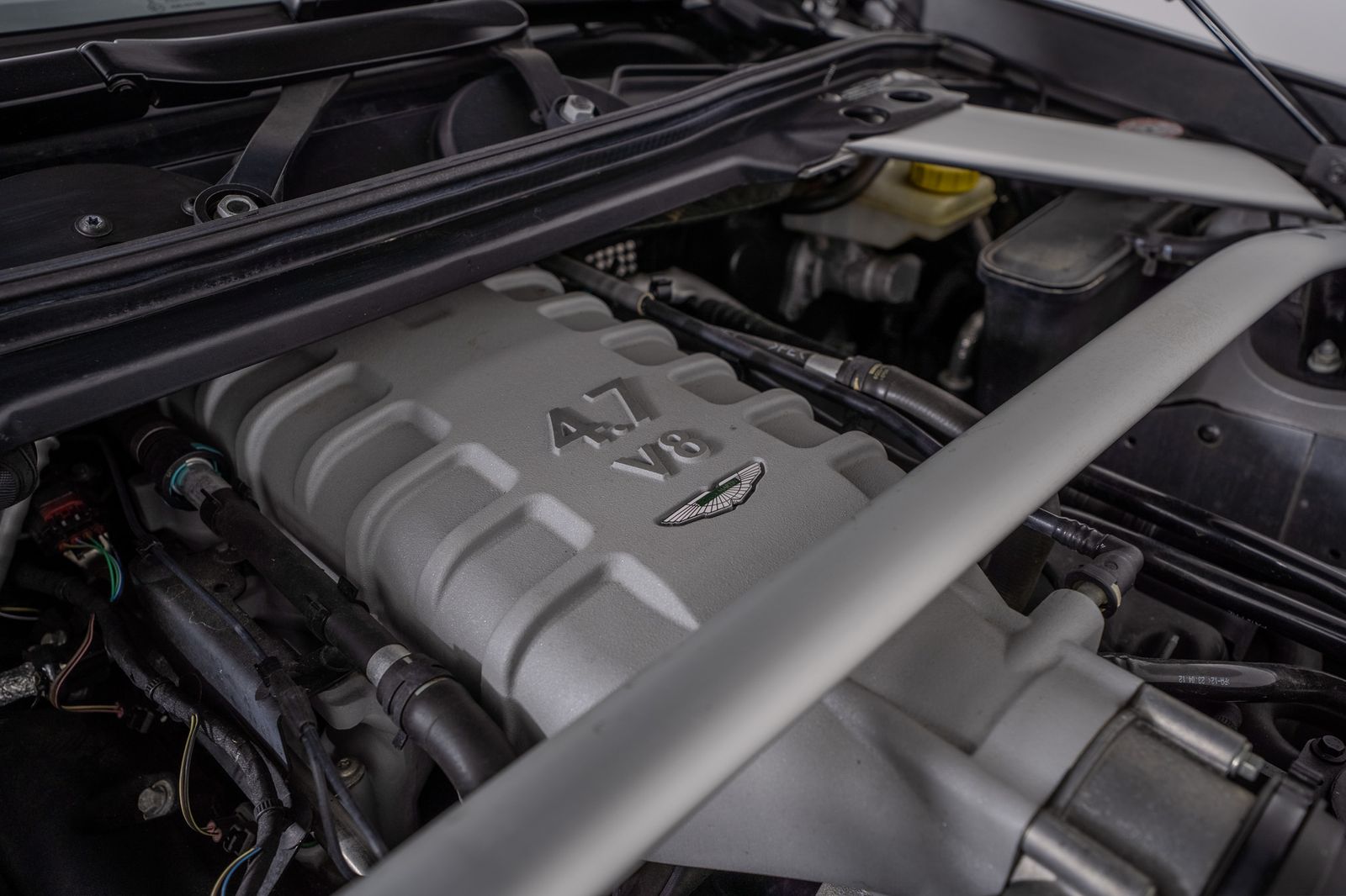 2012 Aston Martin V8 Vantage — full photo 36 of 50