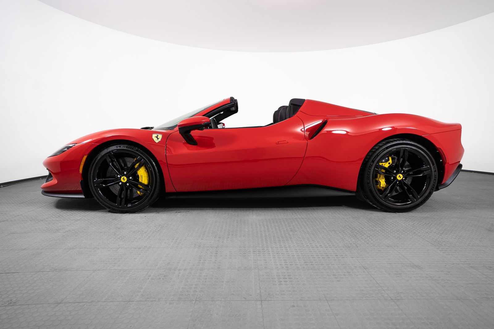 2025 Ferrari 296 GTS — foto completa 2 de 43