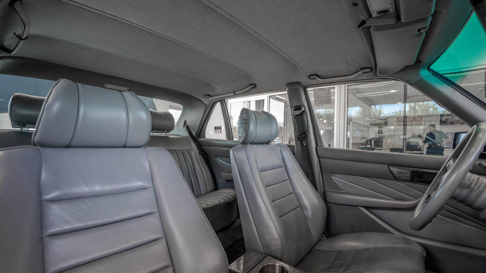 1984 Mercedes 500 SEL — foto completa 31 de 46